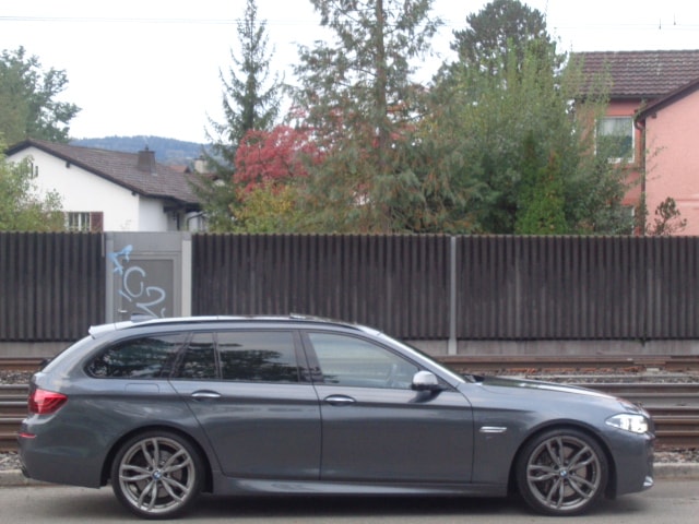 BMW M550d Touring xDrive Steptronic-image-14