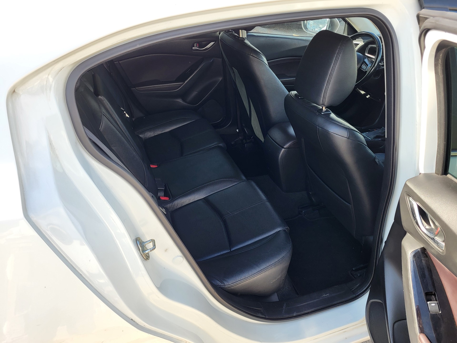 MAZDA 3 SKYACTIV-D 150 Revolution Automat-image-5