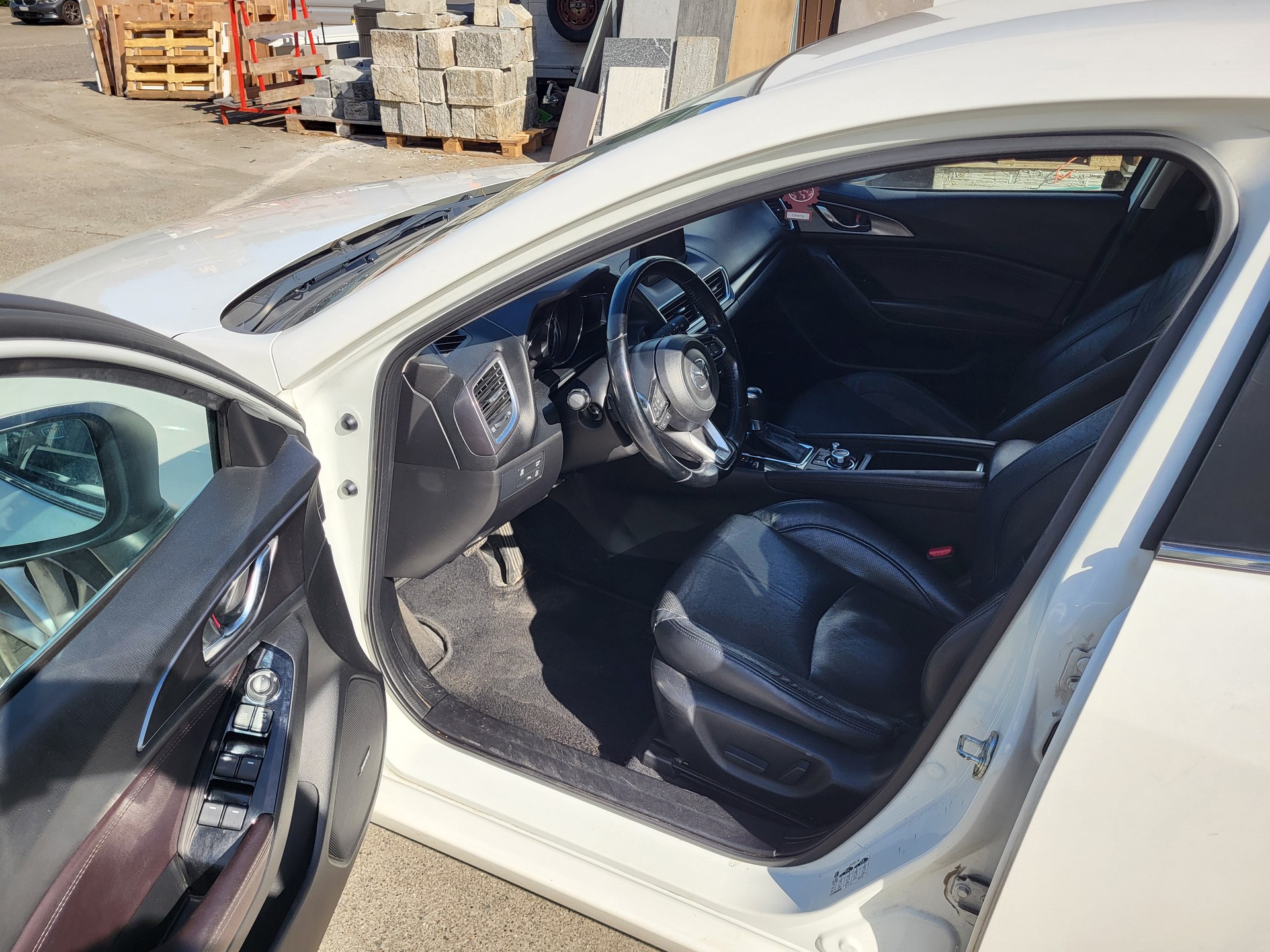 MAZDA 3 SKYACTIV-D 150 Revolution Automat-image-12