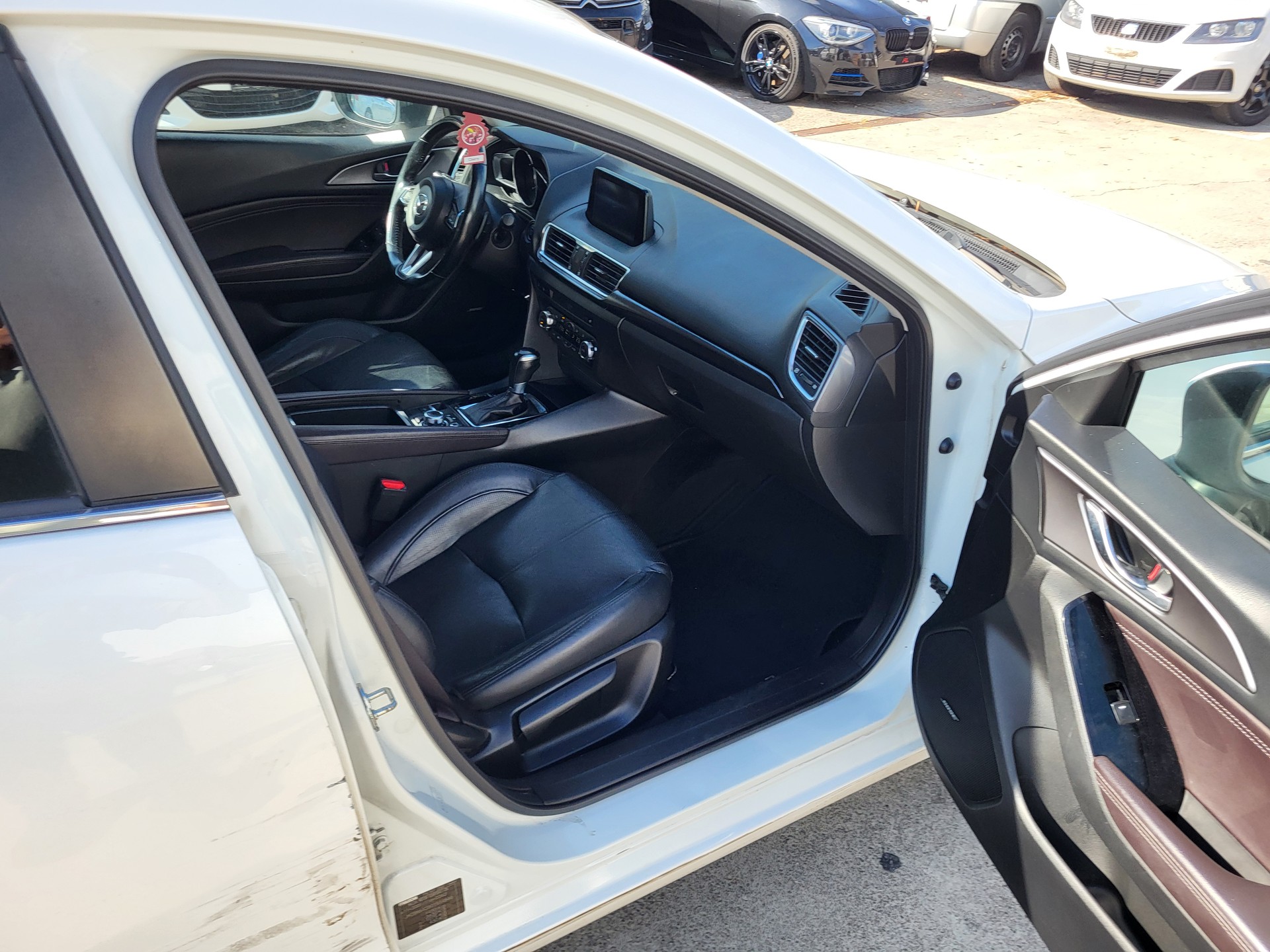 MAZDA 3 SKYACTIV-D 150 Revolution Automat-image-6