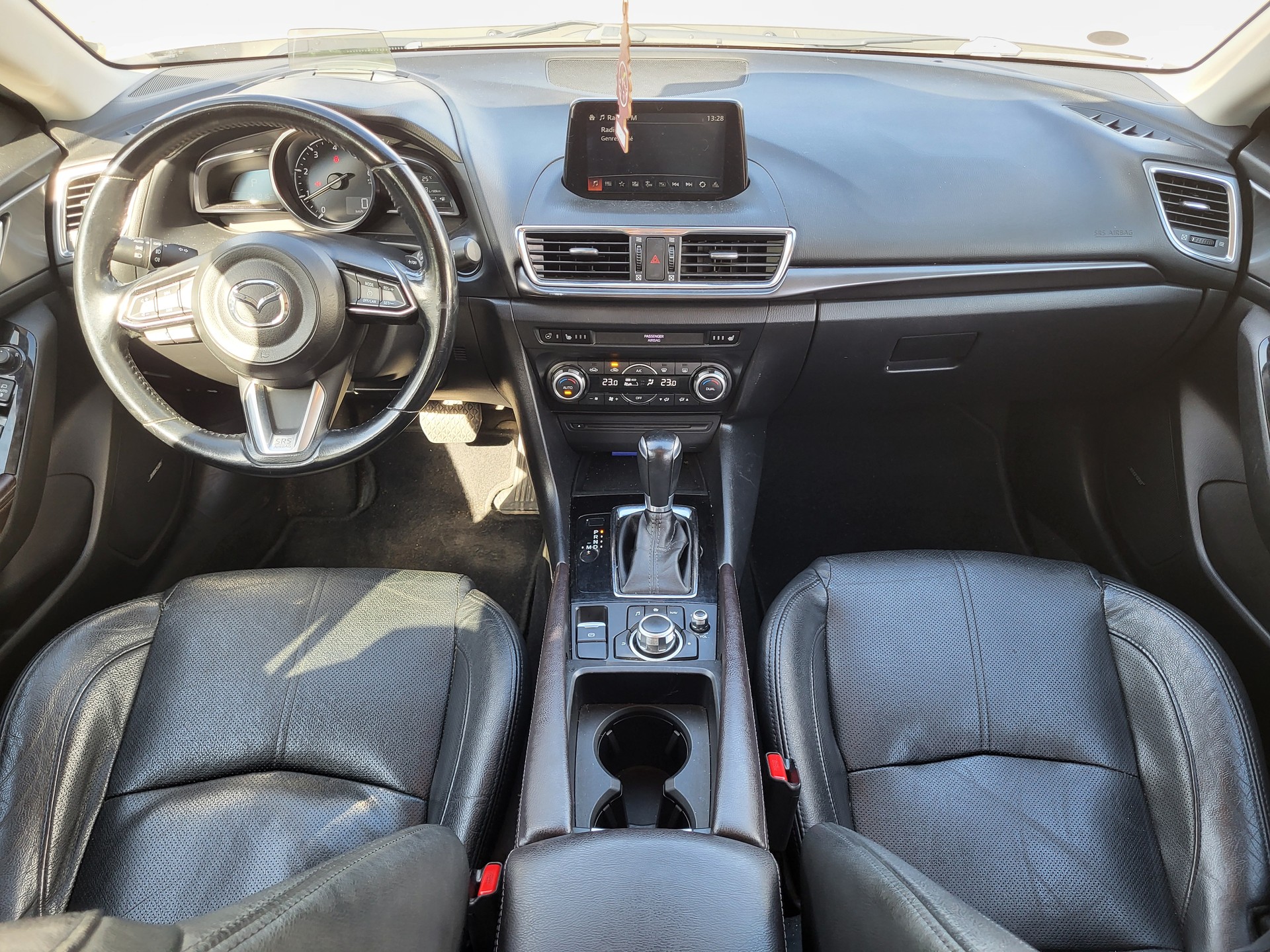 MAZDA 3 SKYACTIV-D 150 Revolution Automat-image-4