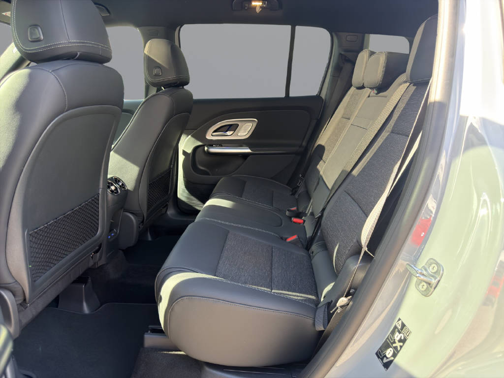 MERCEDES-BENZ GLB 220 4matic-image-11