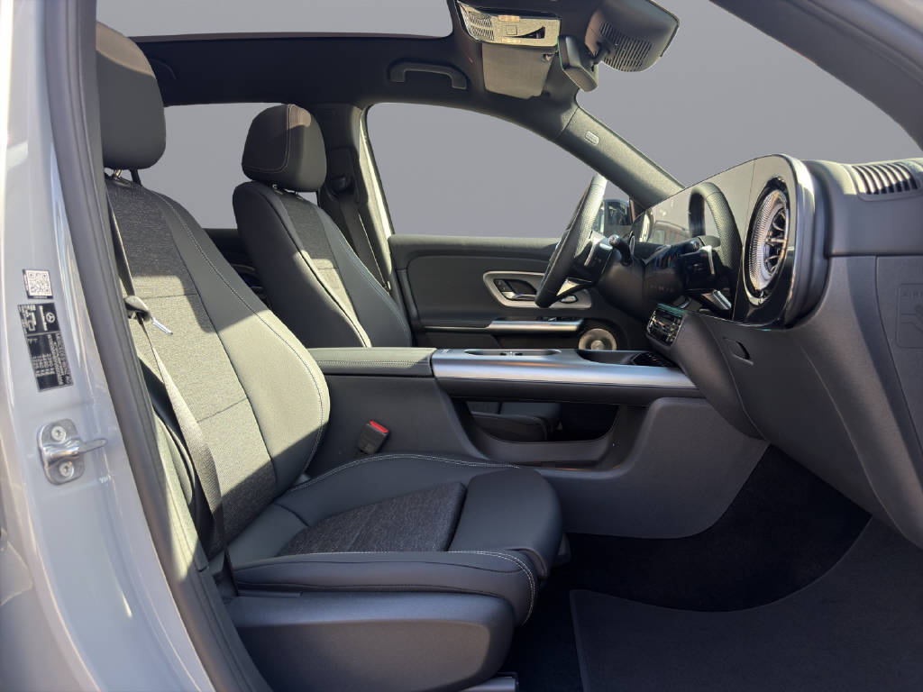 MERCEDES-BENZ GLB 220 4matic-image-13