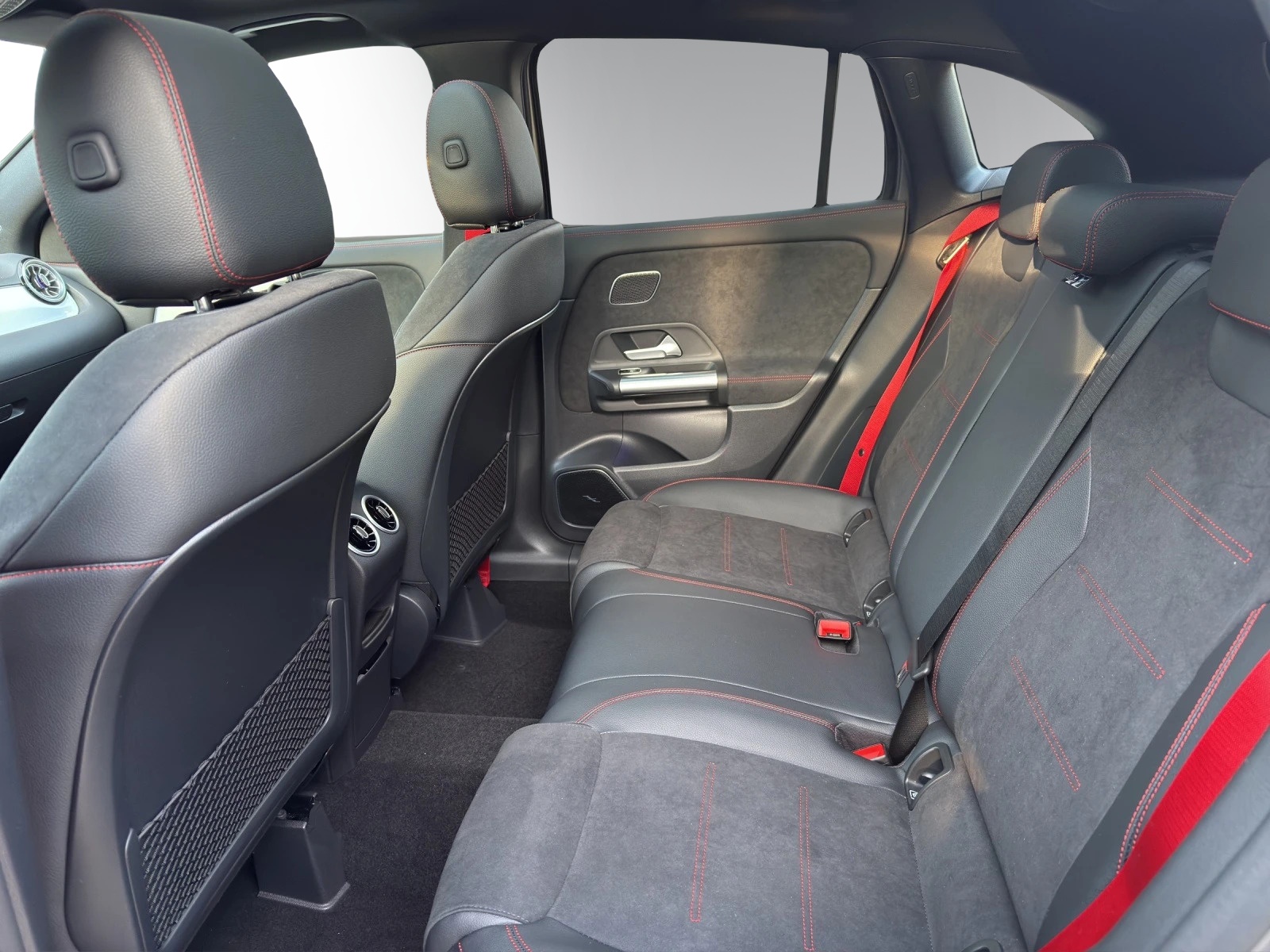 MERCEDES-BENZ GLA AMG 35 4Matic 8G-DCT-image-9