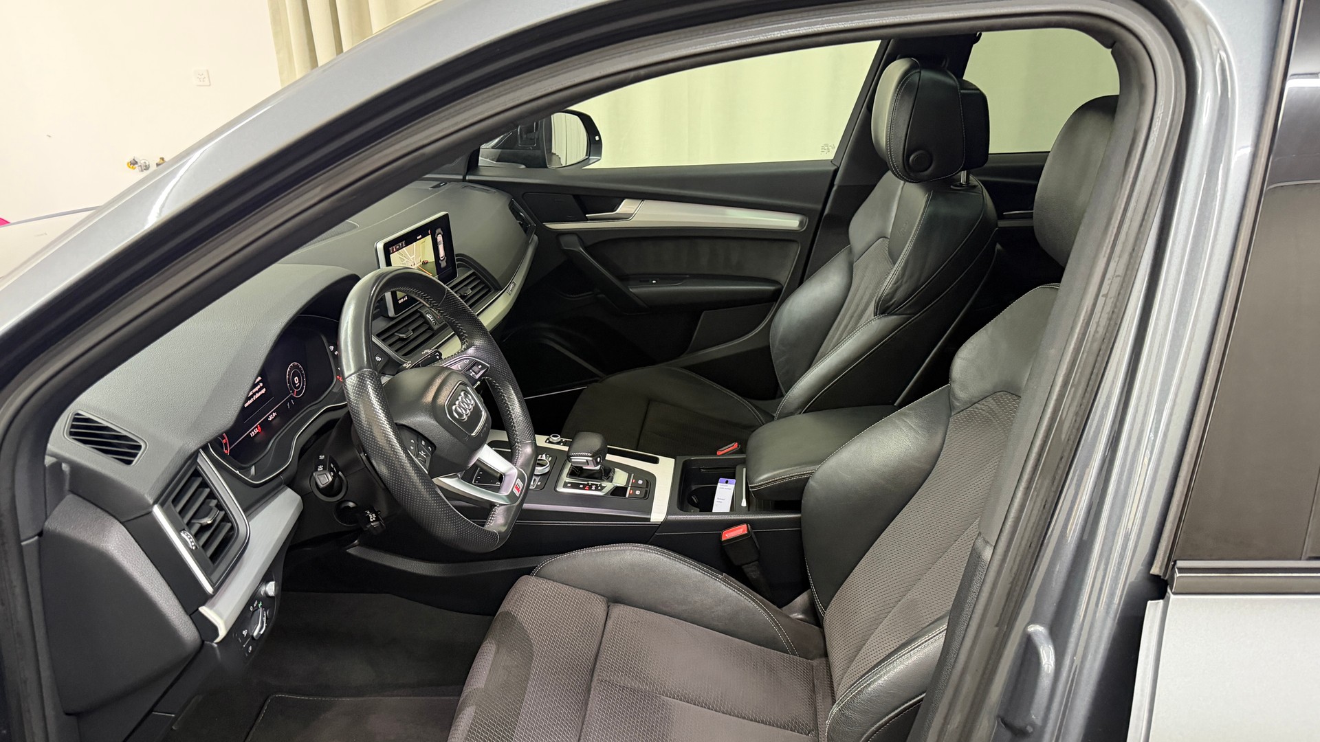 AUDI Q5 40 TDI sport quattro S-tronic-image-6