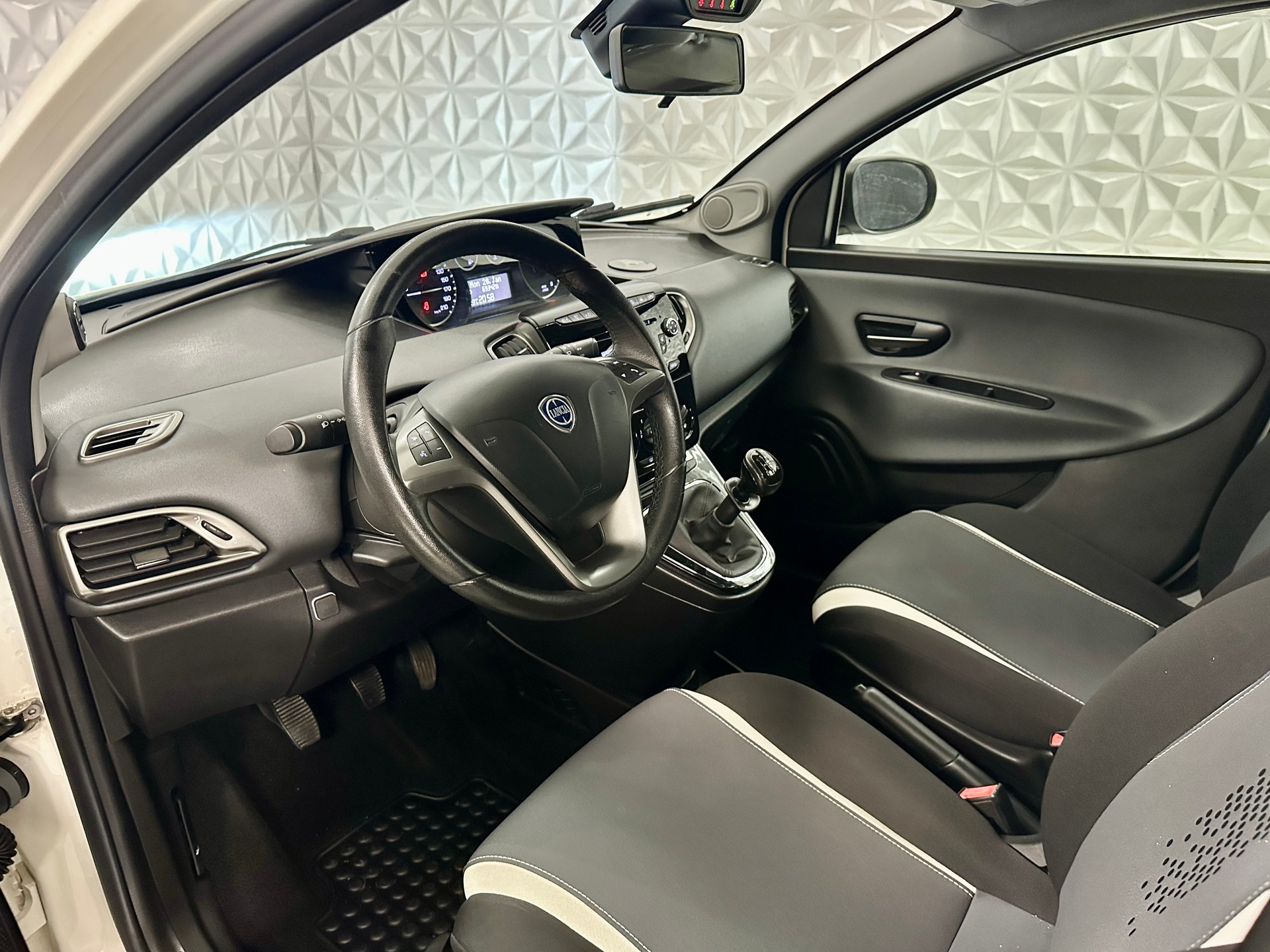 LANCIA Ypsilon 0.9 TwinAir Elefantino-image-10