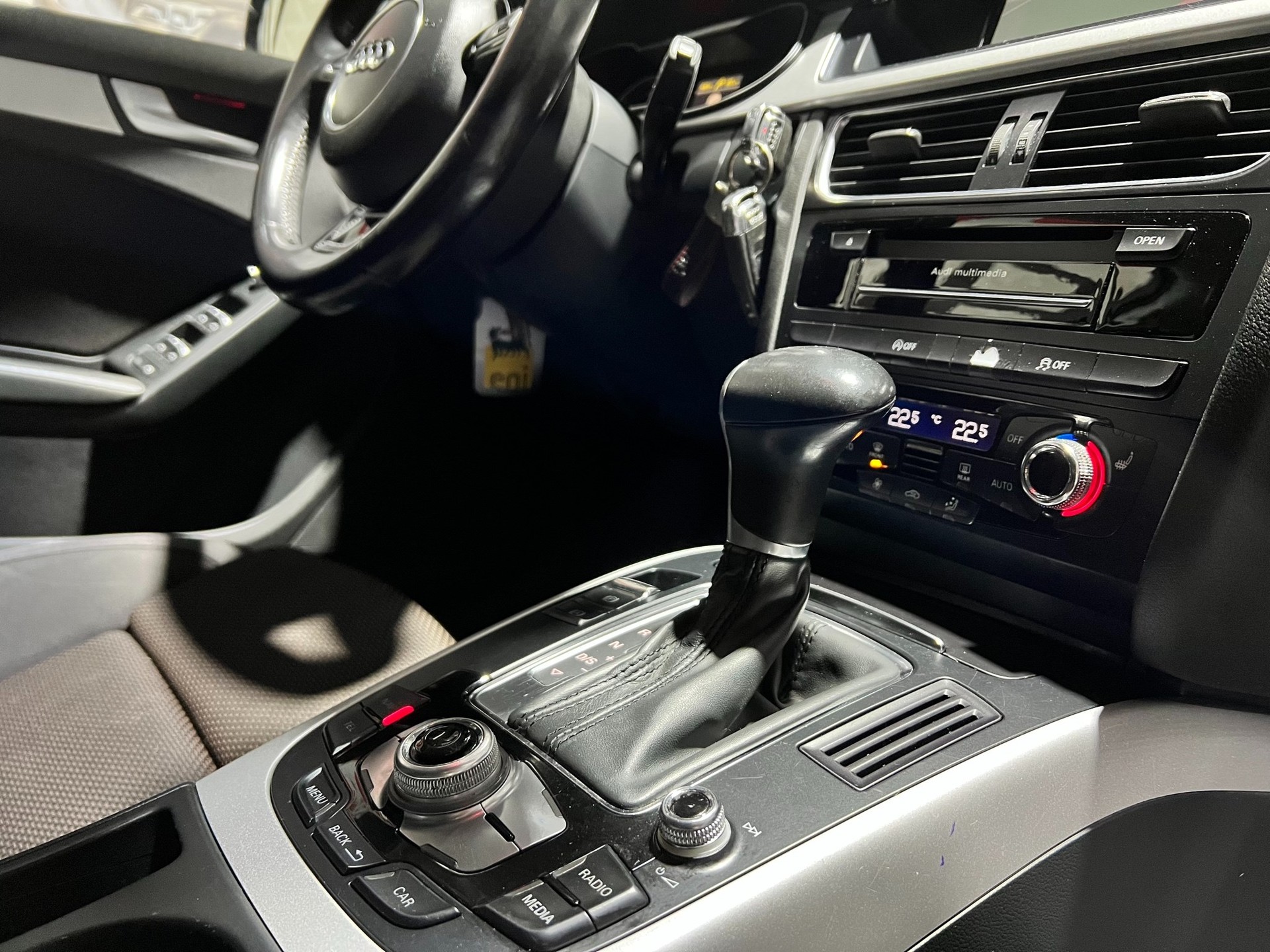 AUDI A4 allroad 2.0 TDI quattro S-tronic-image-16