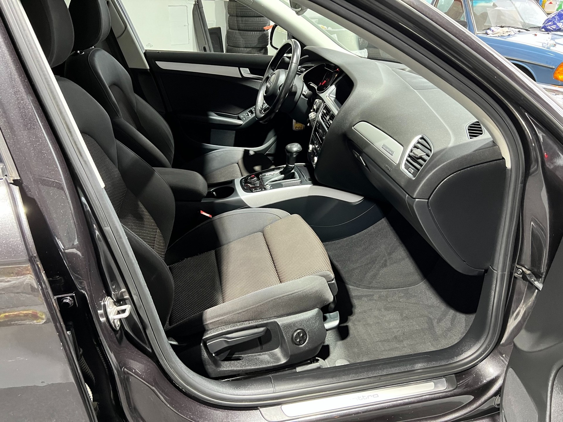 AUDI A4 allroad 2.0 TDI quattro S-tronic-image-11
