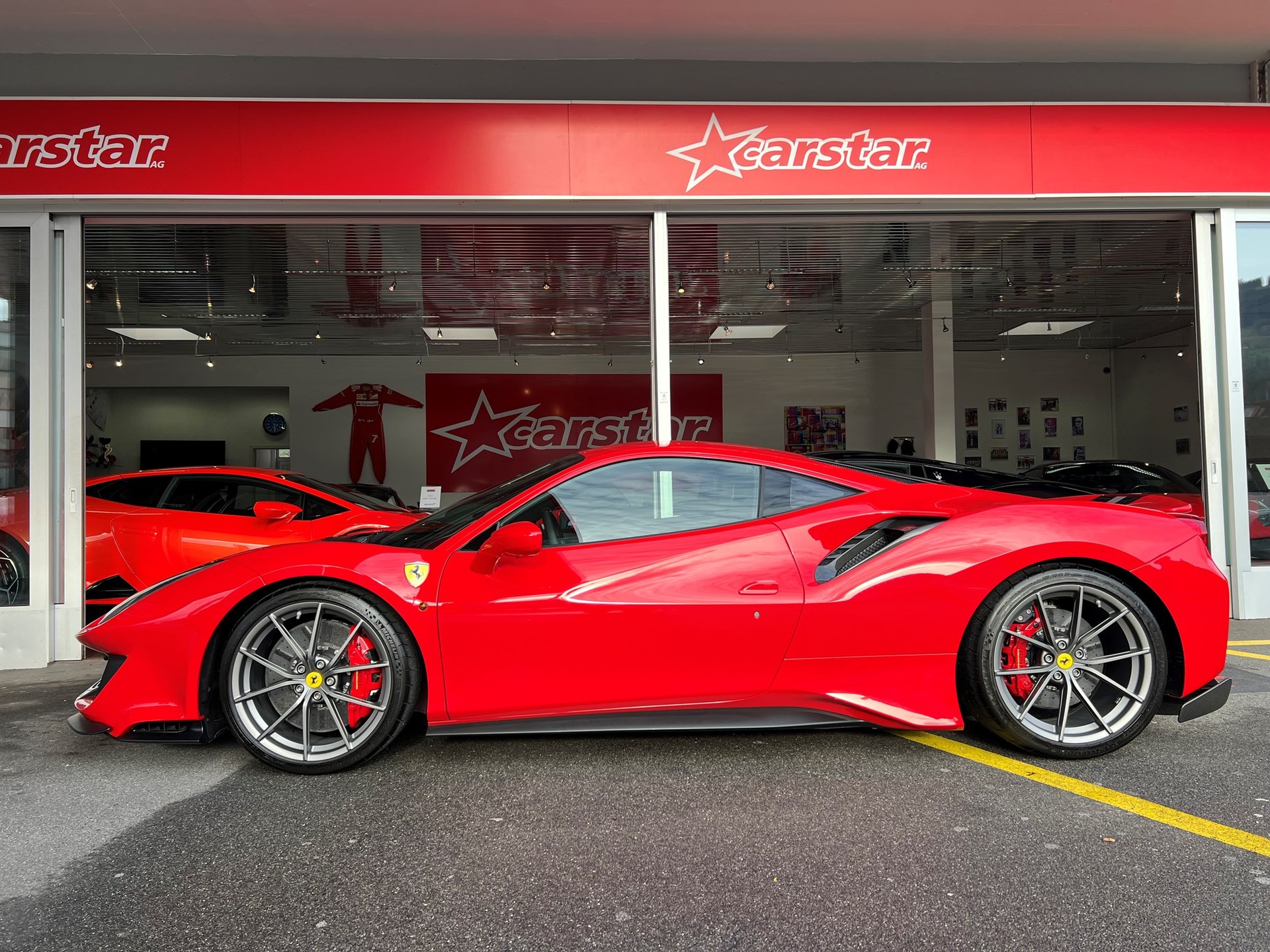 FERRARI 488 Pista 3.9 V8-image-0