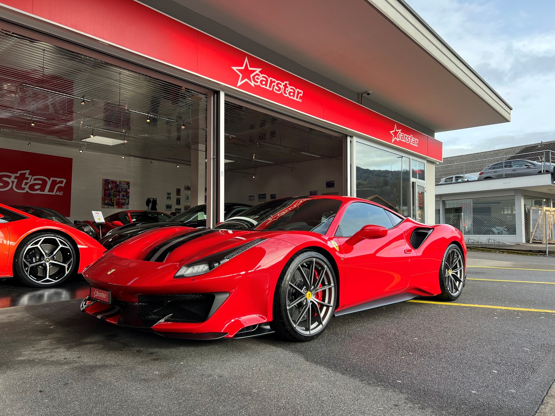 FERRARI 488 Pista 3.9 V8-image-1