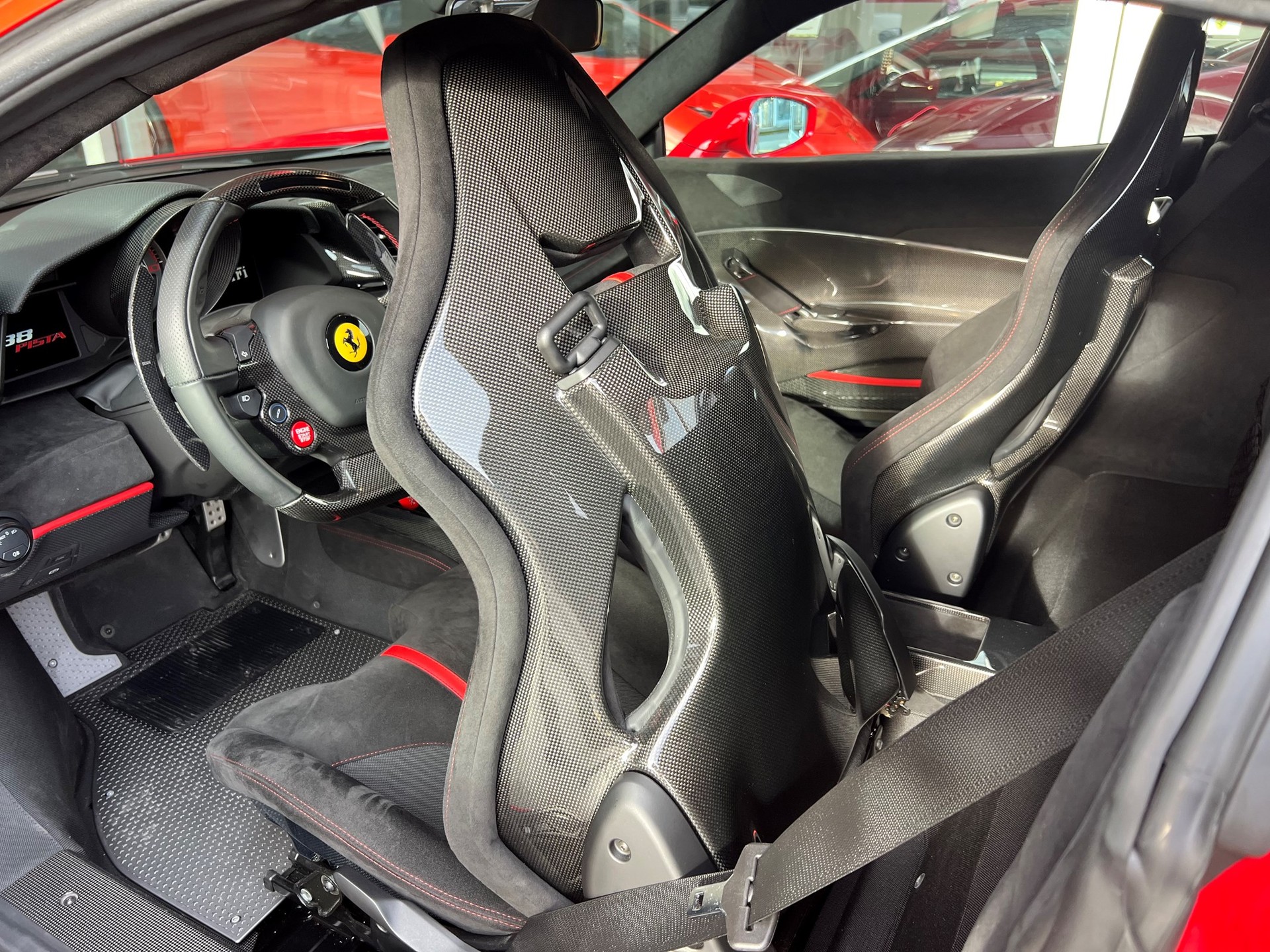 FERRARI 488 Pista 3.9 V8-image-4