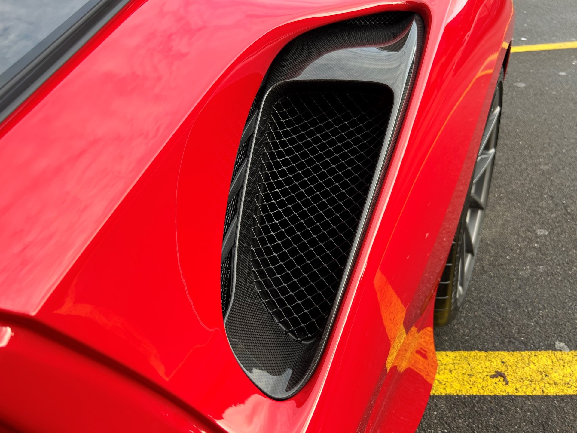 FERRARI 488 Pista 3.9 V8-image-12