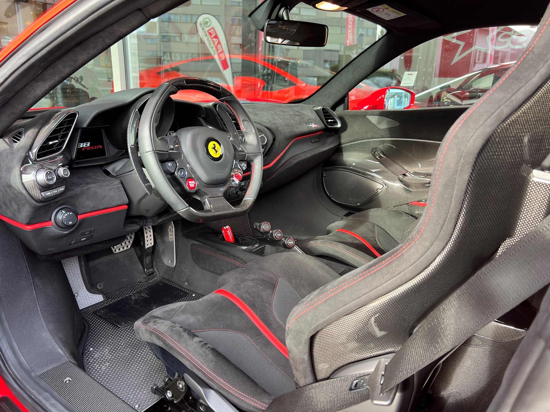FERRARI 488 Pista 3.9 V8-image-3