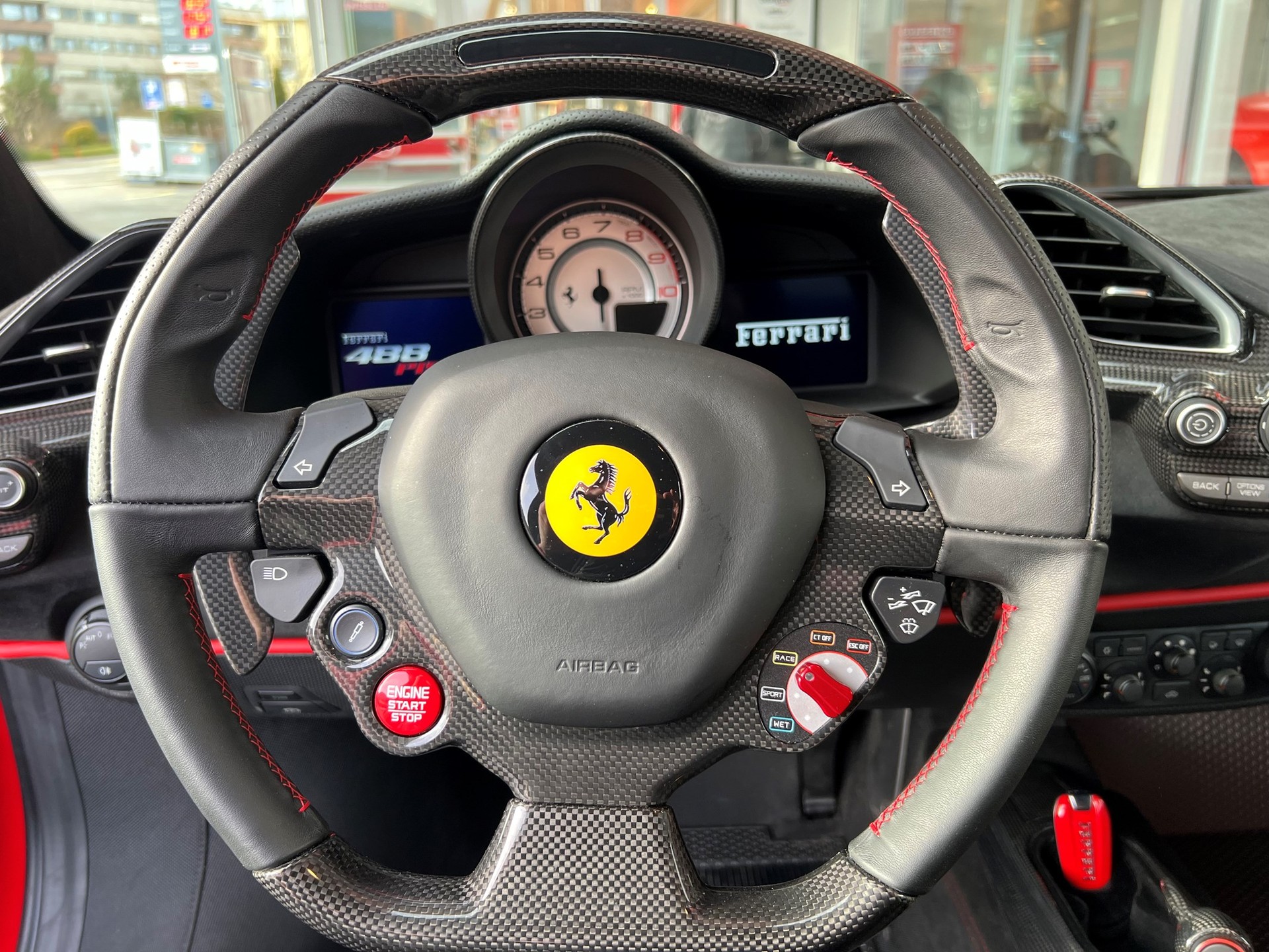 FERRARI 488 Pista 3.9 V8-image-5