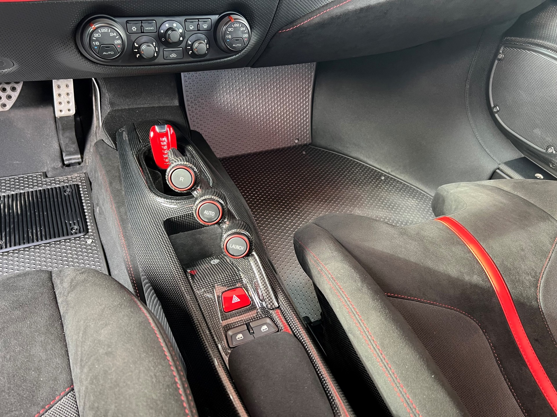 FERRARI 488 Pista 3.9 V8-image-7