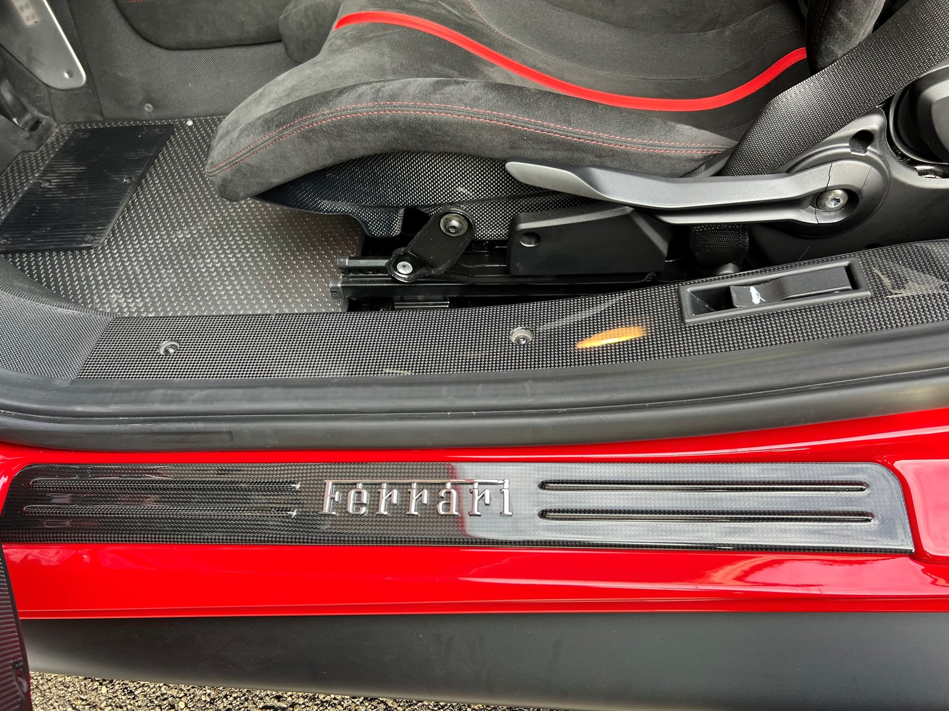 FERRARI 488 Pista 3.9 V8-image-8