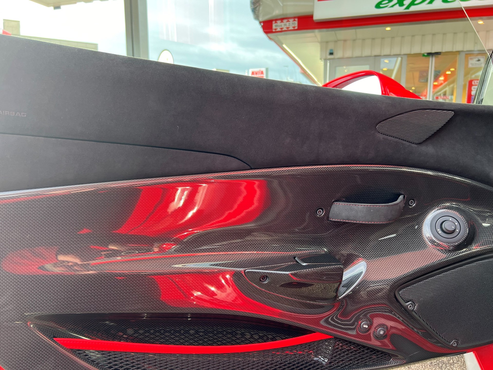 FERRARI 488 Pista 3.9 V8-image-9