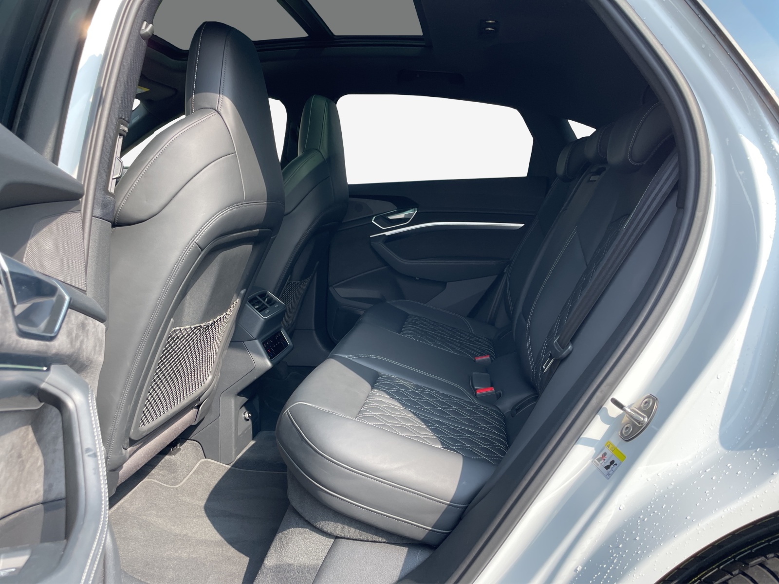 AUDI e-tron 55 Sportback S Line quattro-image-12