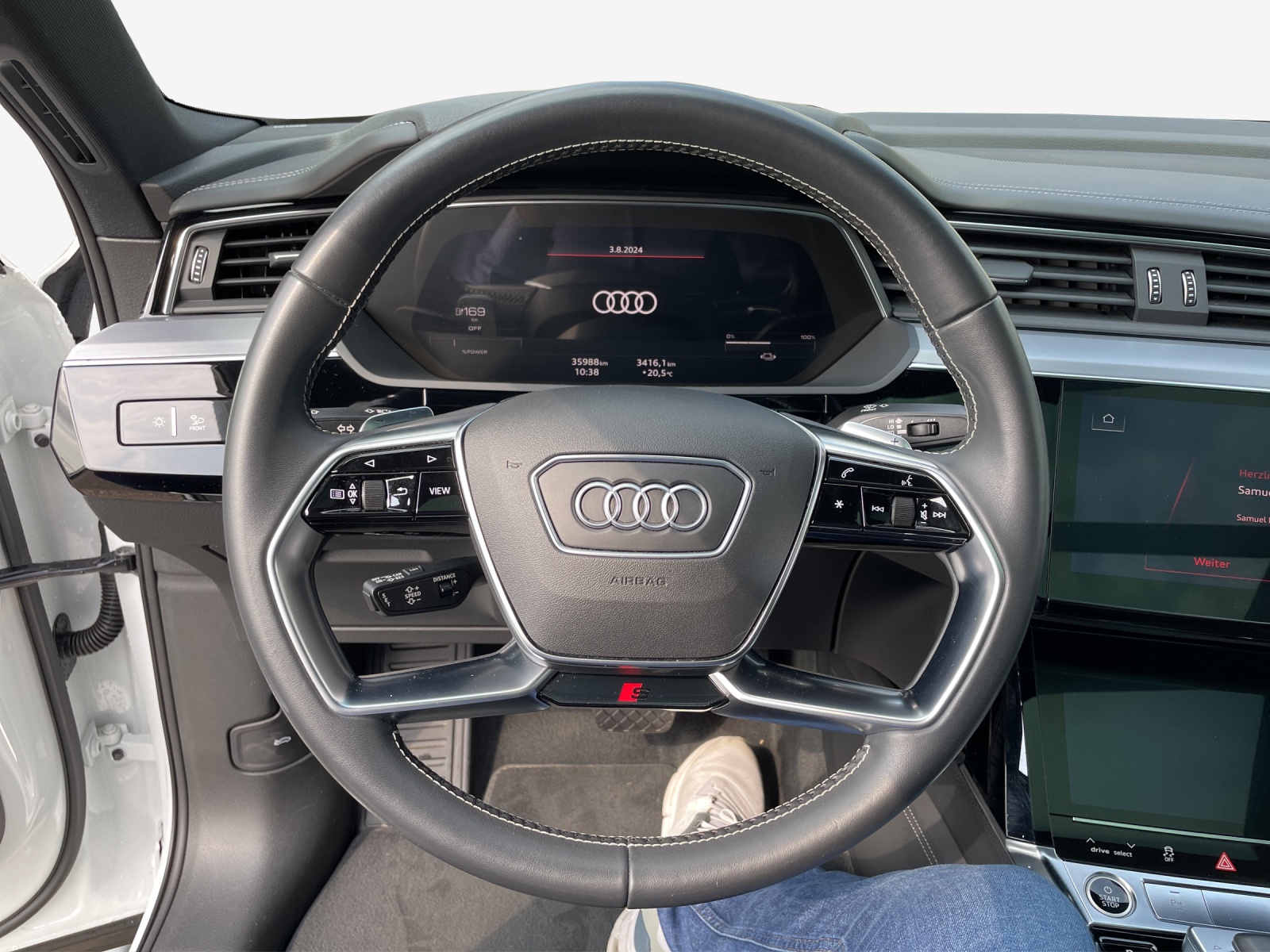 AUDI e-tron 55 Sportback S Line quattro-image-10