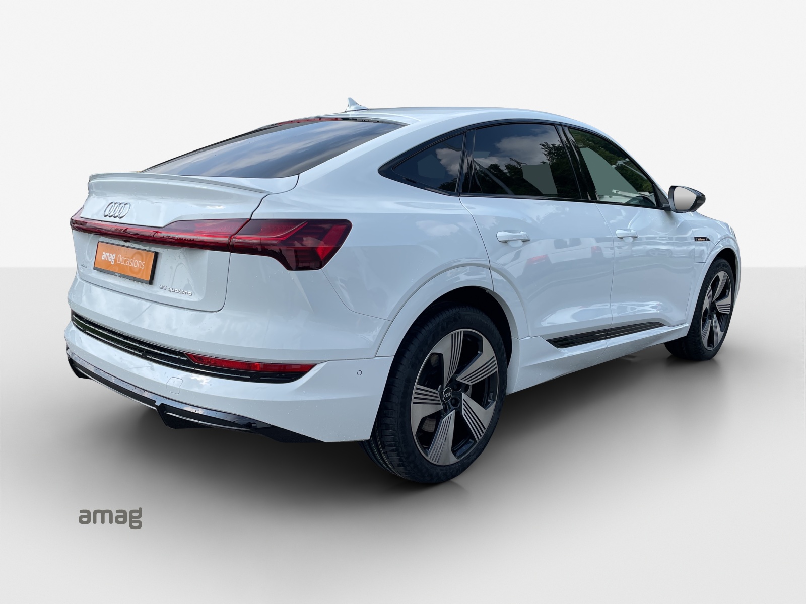 AUDI e-tron 55 Sportback S Line quattro-image-5