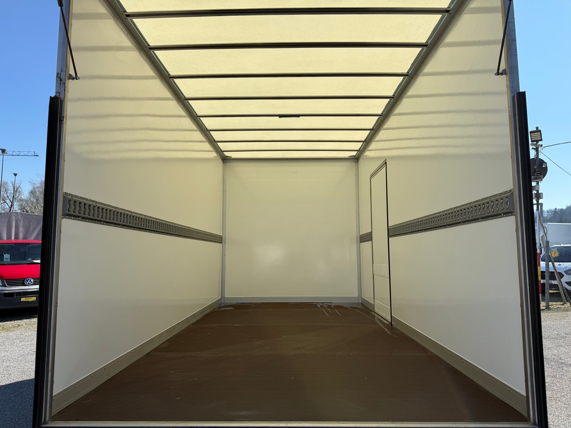 IVECO DAILY 35 S 18 3.0 Koffer mit Hebebühne-image-9