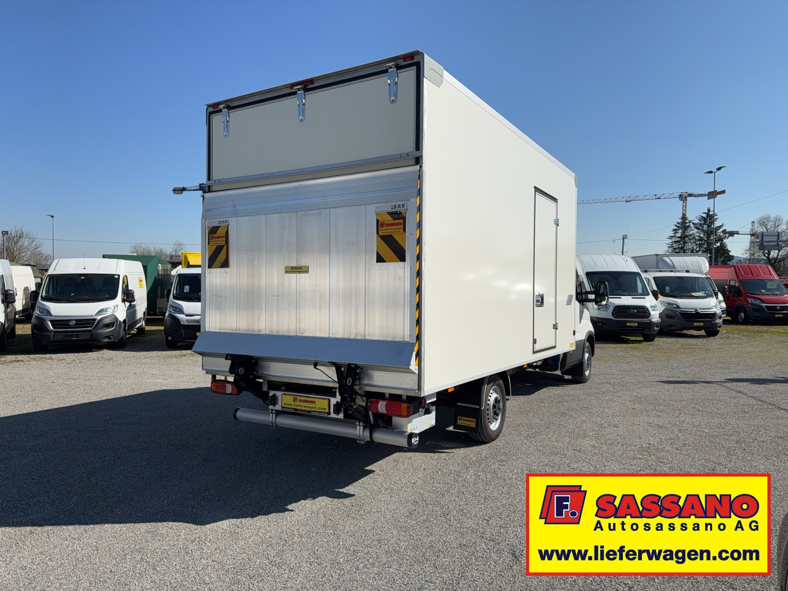 IVECO DAILY 35 S 18 3.0 Koffer mit Hebebühne-image-5