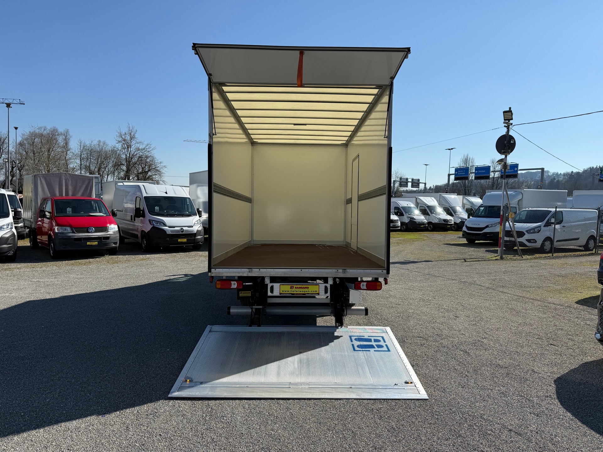 IVECO DAILY 35 S 18 3.0 Koffer mit Hebebühne-image-8