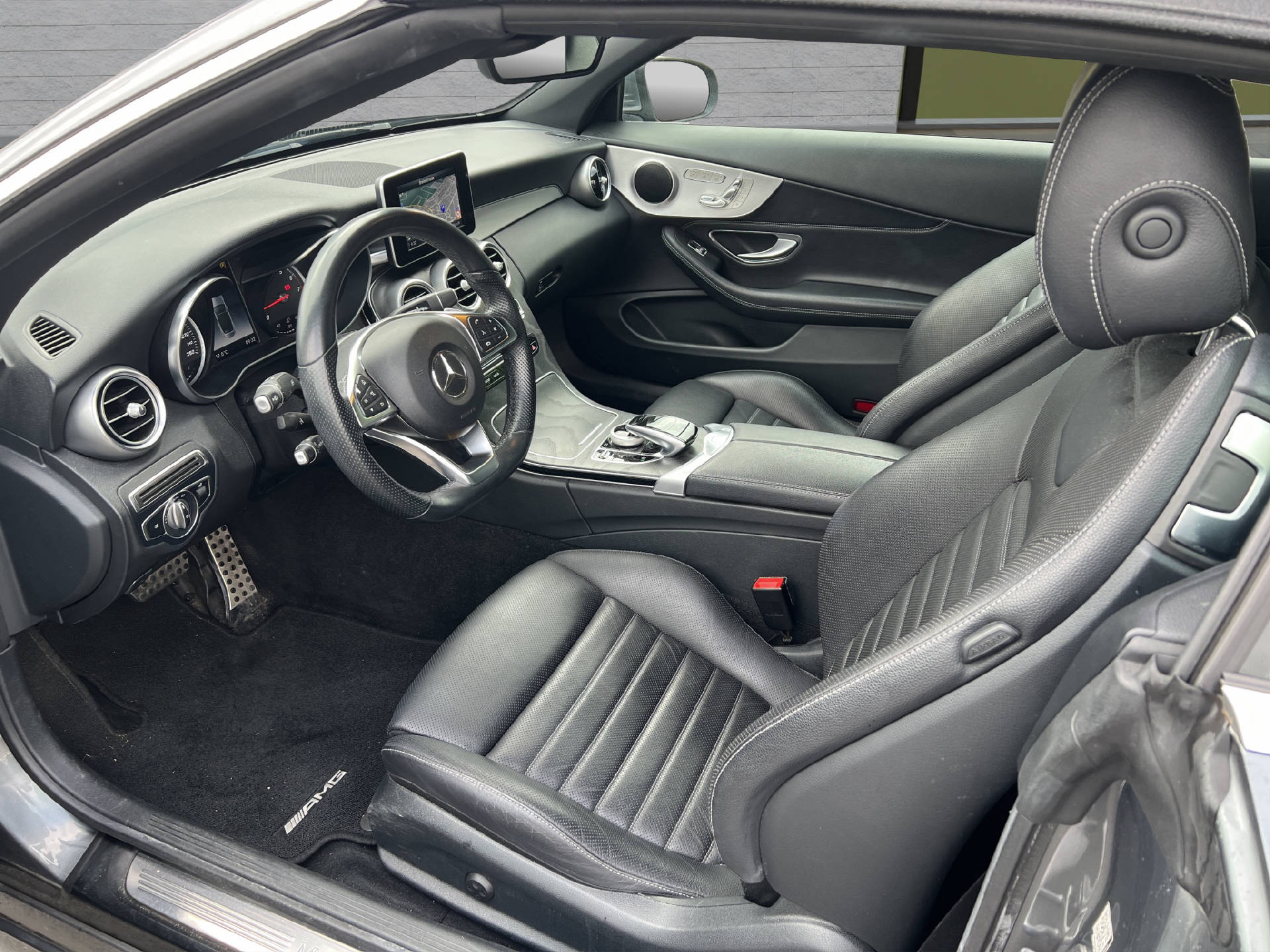 MERCEDES-BENZ C 200 AMG Line 4matic Cabriolet-image-8