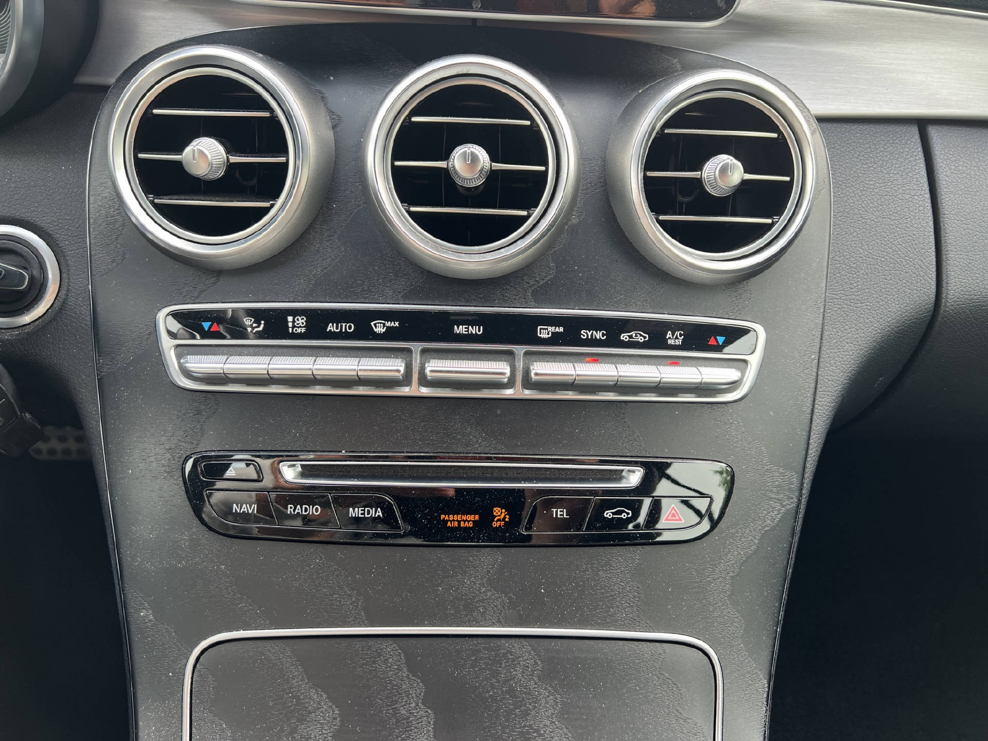 MERCEDES-BENZ C 200 AMG Line 4matic Cabriolet-image-13