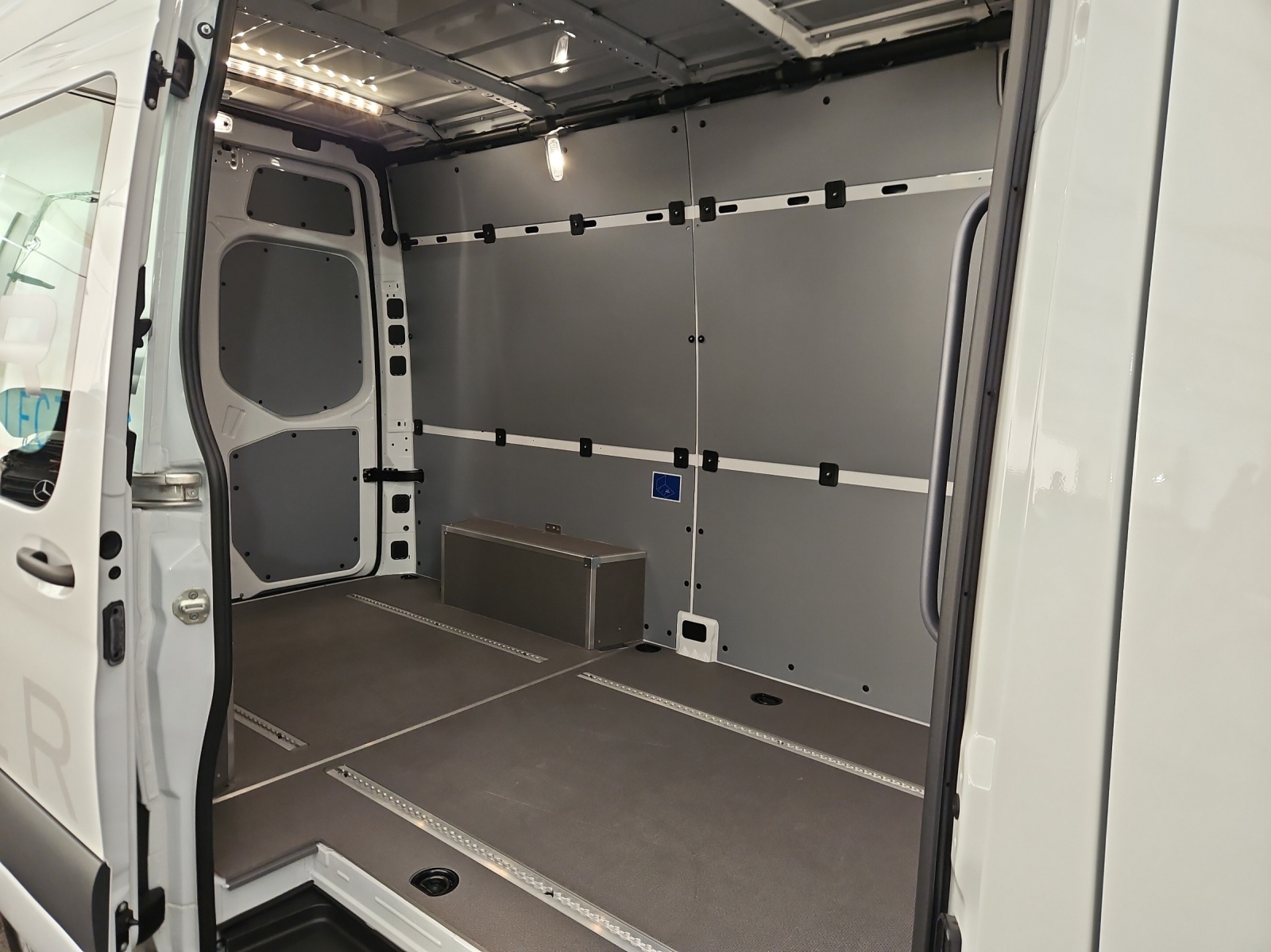 MERCEDES-BENZ eSprinter 420 KA 3665 L2H2-image-8