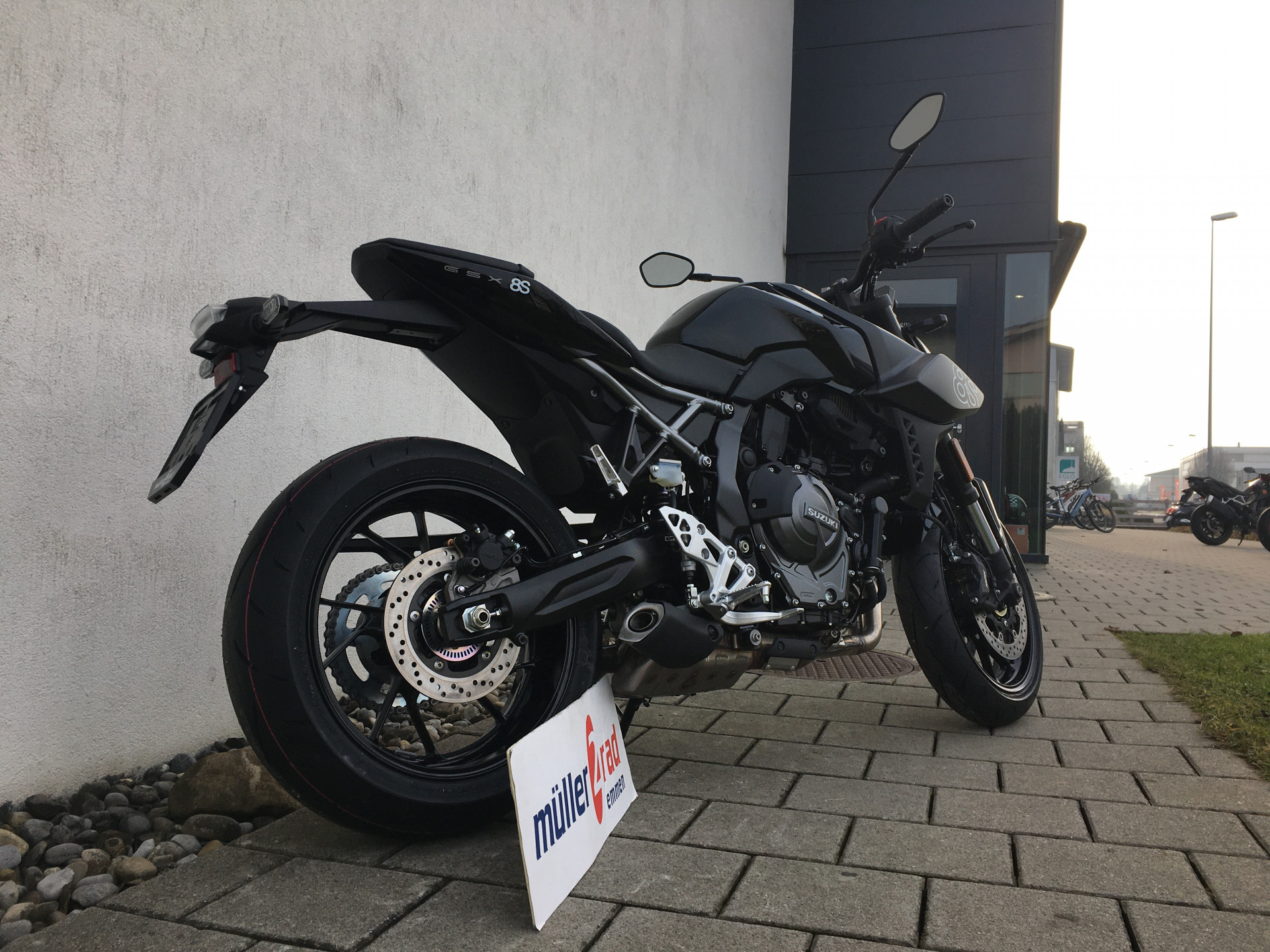SUZUKI GSX-8S-showroom-element-1