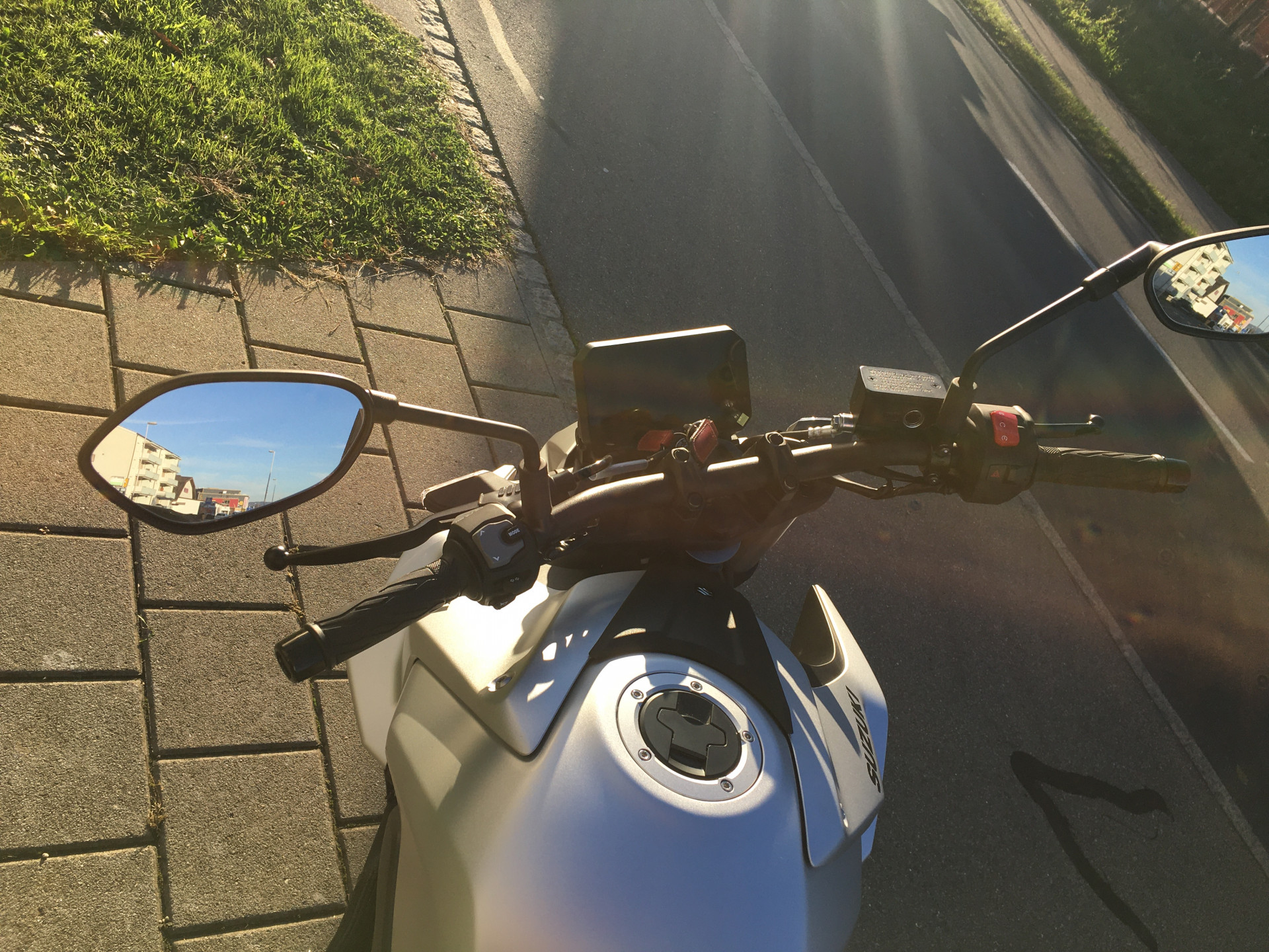 SUZUKI GSX-8S-image-7