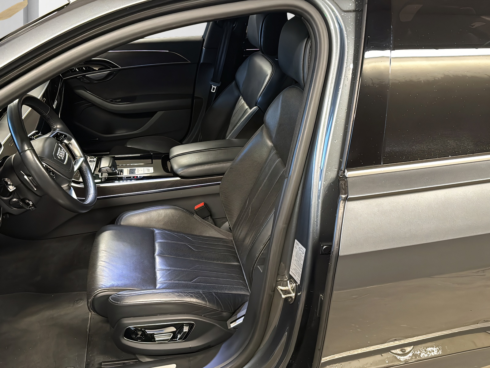 AUDI A8 55 TFSI quattro**Panodach,Head Up,Standheizung,Luftfahrwerk**Neues Modell**-image-7