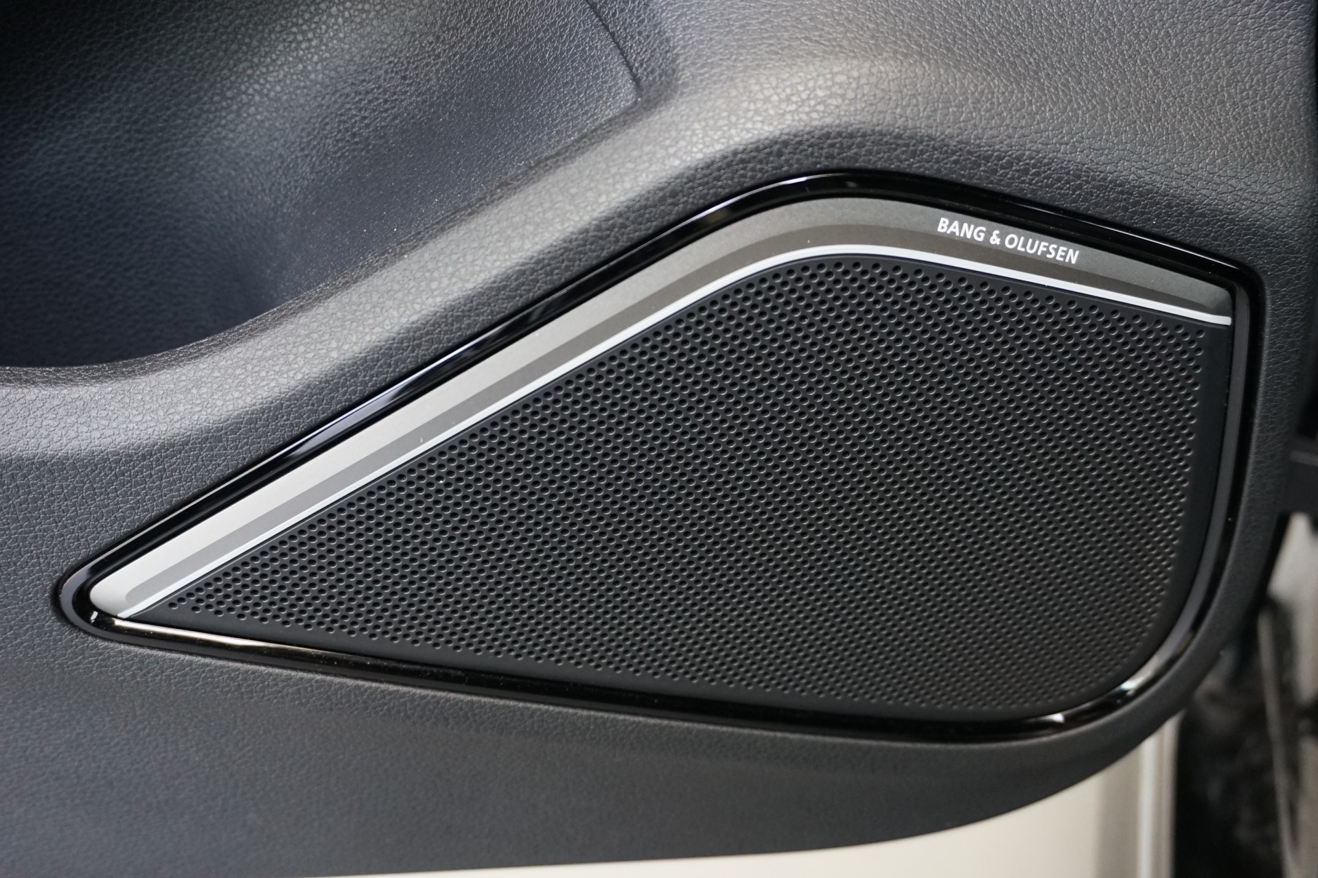 AUDI S3 SB 2.0 TFSI quattro 310PS DSG-Automat-image-17