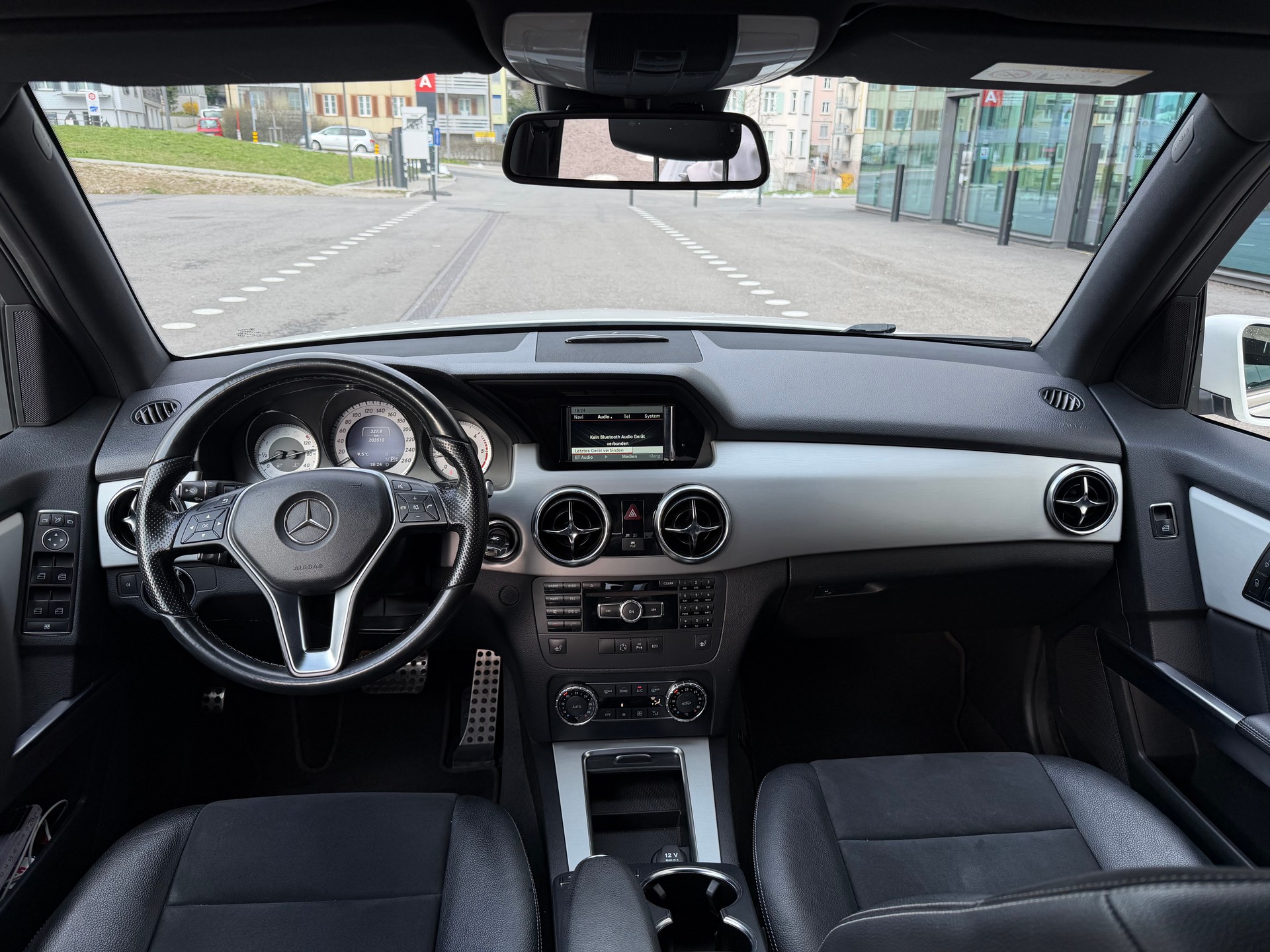 MERCEDES-BENZ GLK 220 BlueTEC Swiss Star Ed. 4Matic 7G-Tronic-image-4
