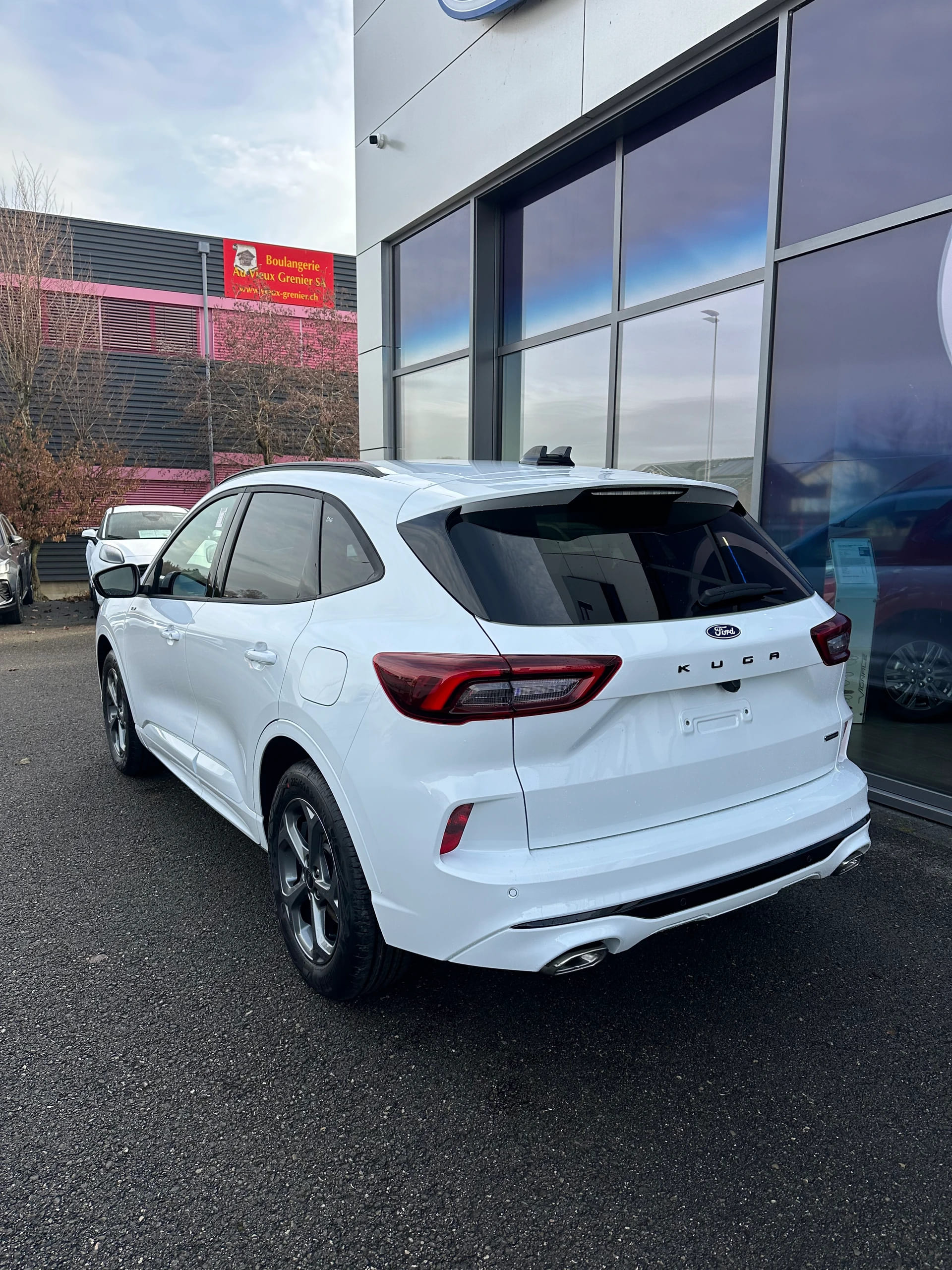 FORD Kuga 2.5 Hybrid ST-Line X 4x4 FHEV-image-3