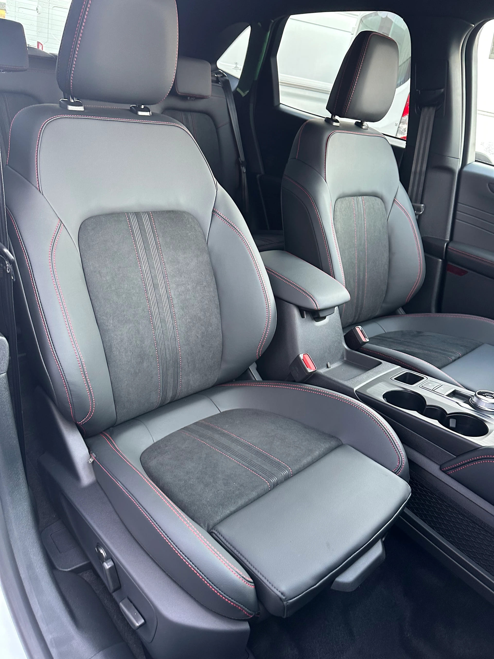 FORD Kuga 2.5 Hybrid ST-Line X 4x4 FHEV-image-11