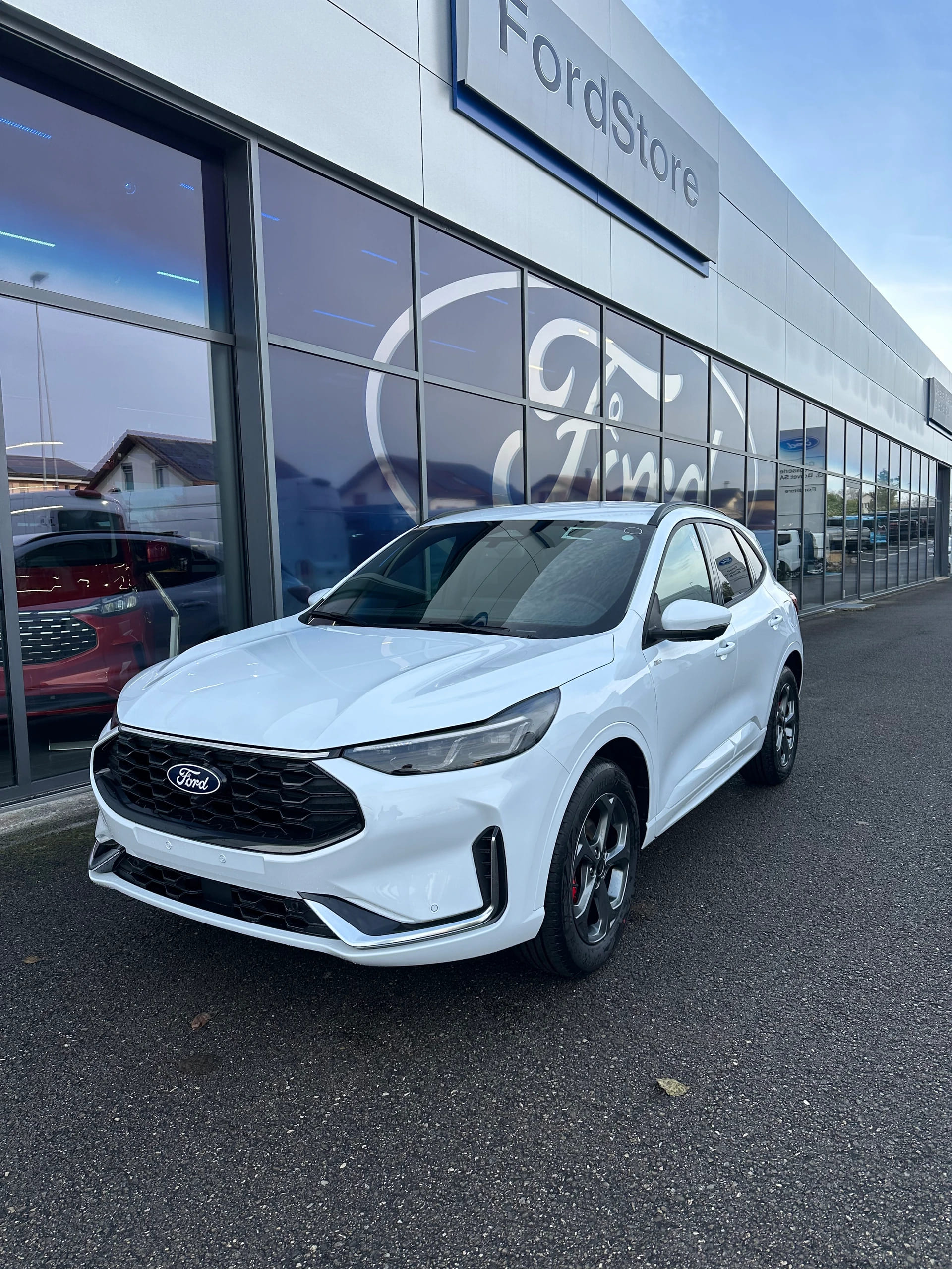 FORD Kuga 2.5 Hybrid ST-Line X 4x4 FHEV-image-1