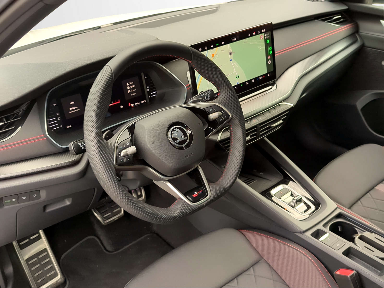 SKODA Octavia Combi 2.0 TSI DSG RS-image-11