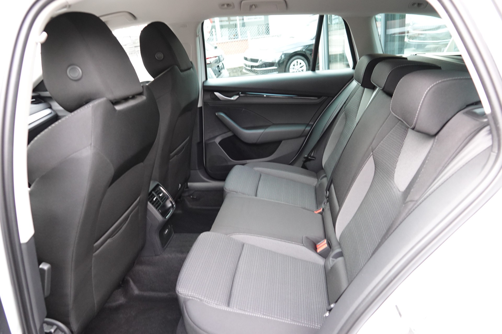 SKODA Octavia 1.5 TSI mHEV Sel.-image-13