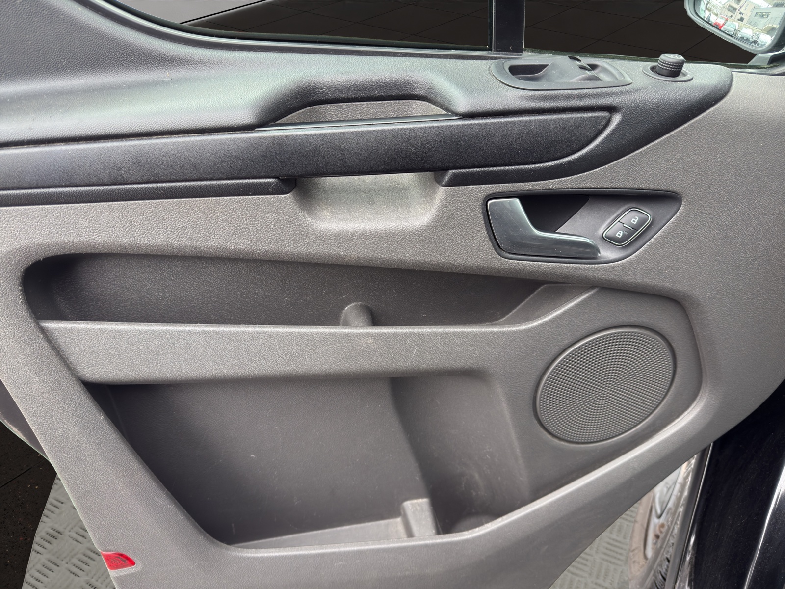 FORD Transit Custom 320 L1H1 Trend A-image-11