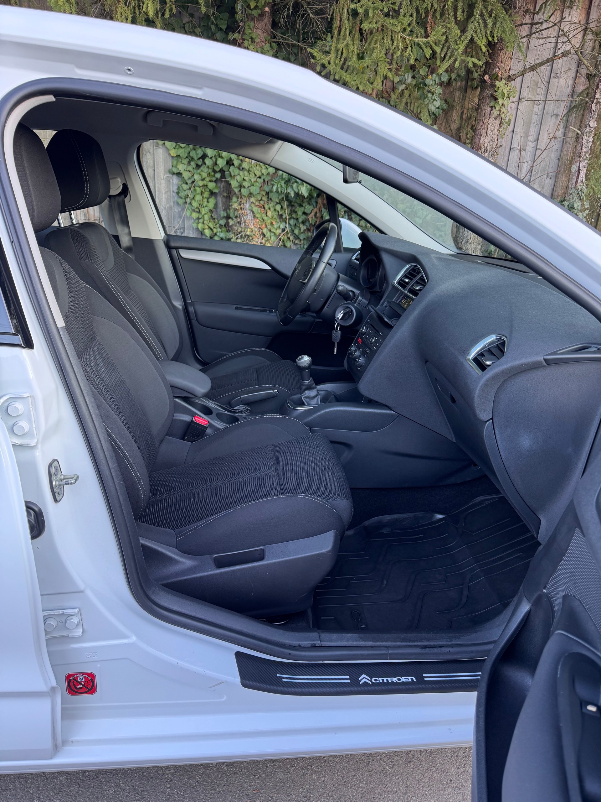 CITROEN C4 1.2 Pure Tech Feel-image-9