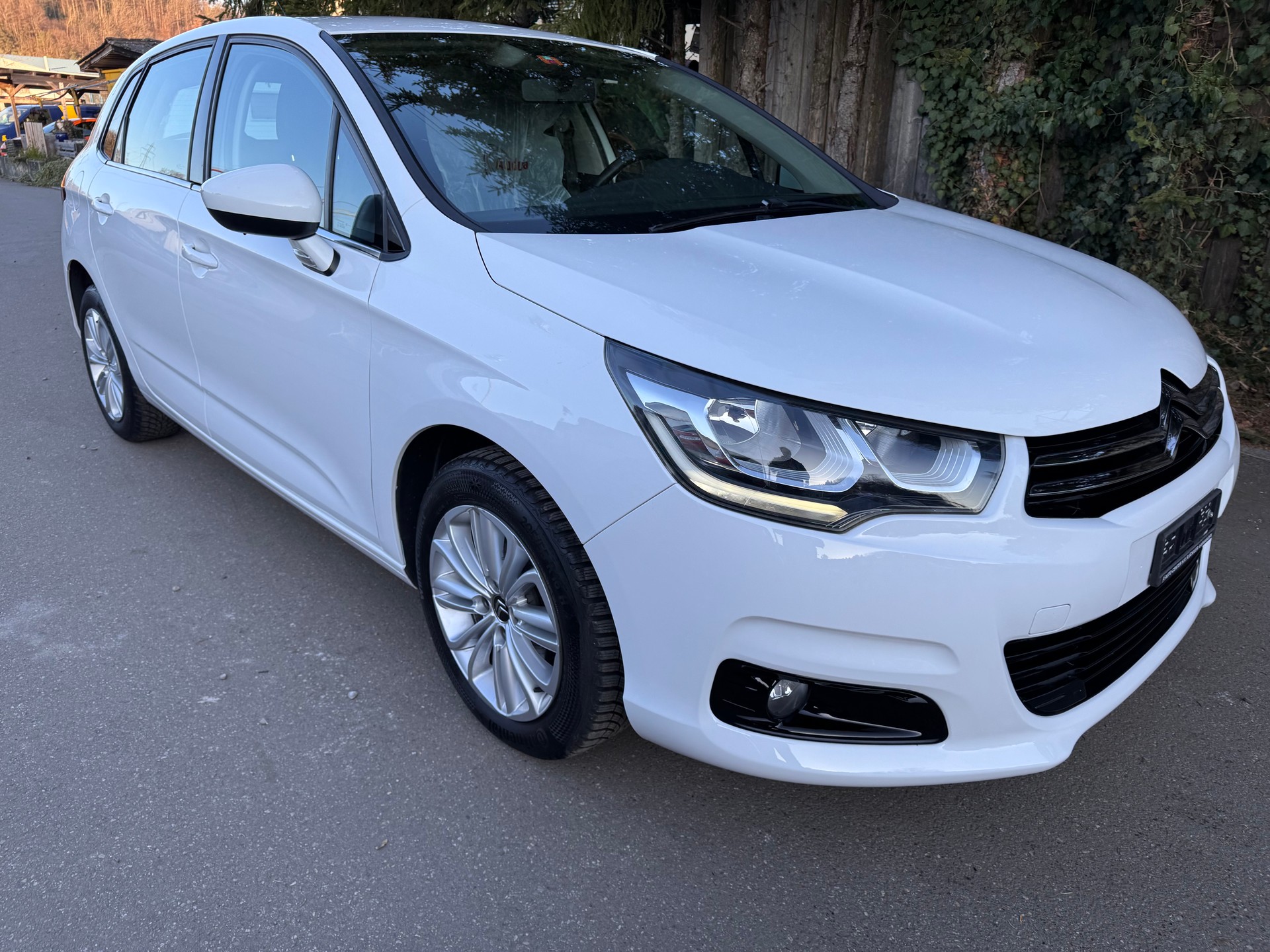 CITROEN C4 1.2 Pure Tech Feel-image-1