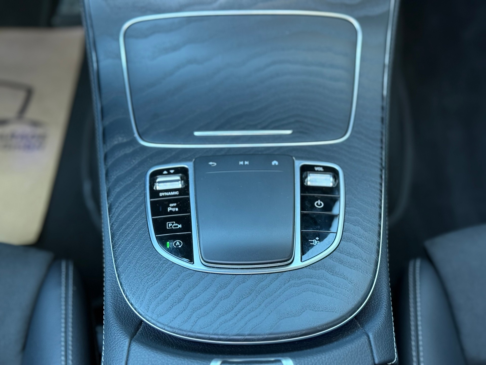 MERCEDES-BENZ E 200 Coupé AMG Line 9G-Tronic-image-19