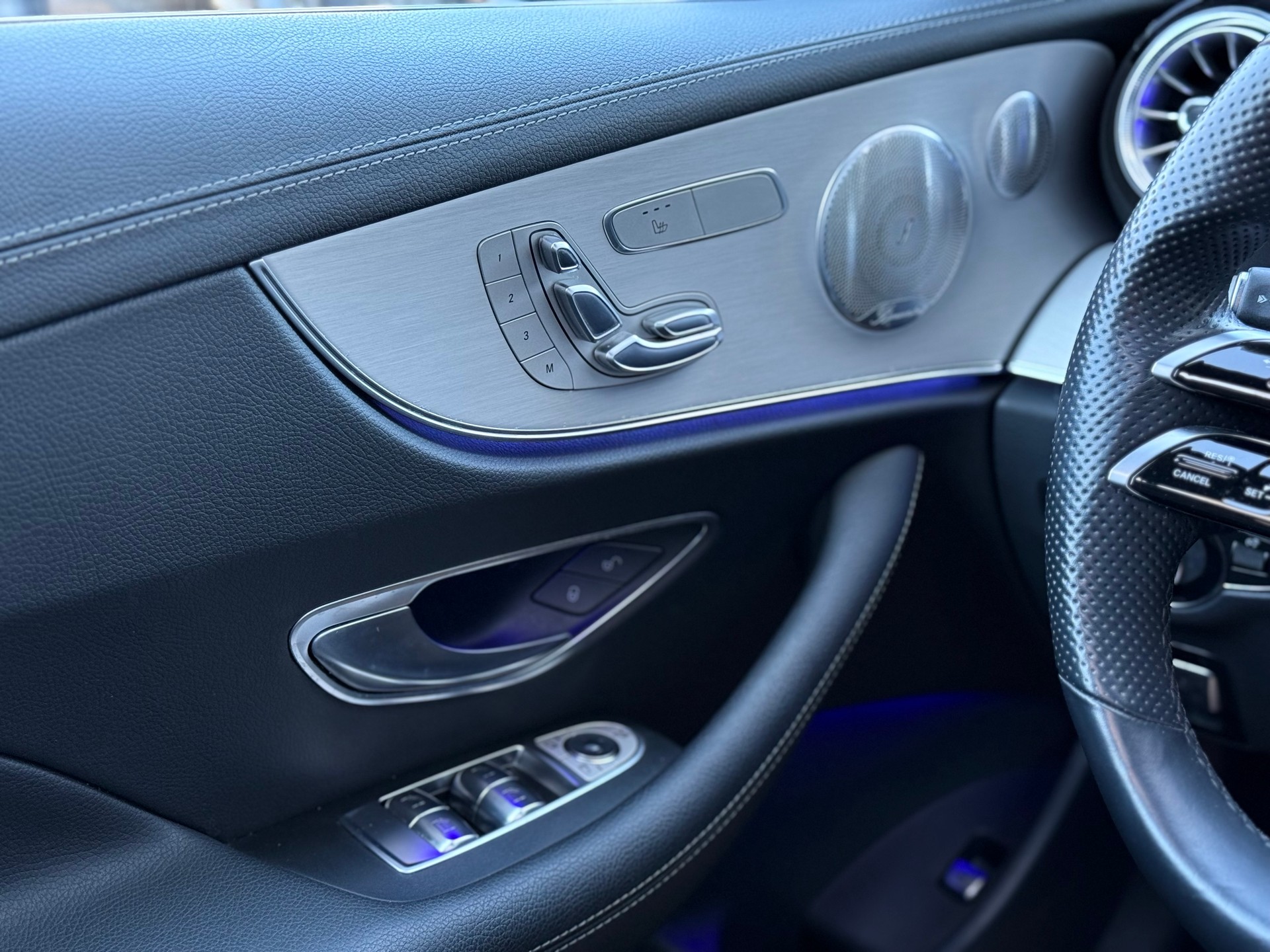 MERCEDES-BENZ E 200 Coupé AMG Line 9G-Tronic-image-18
