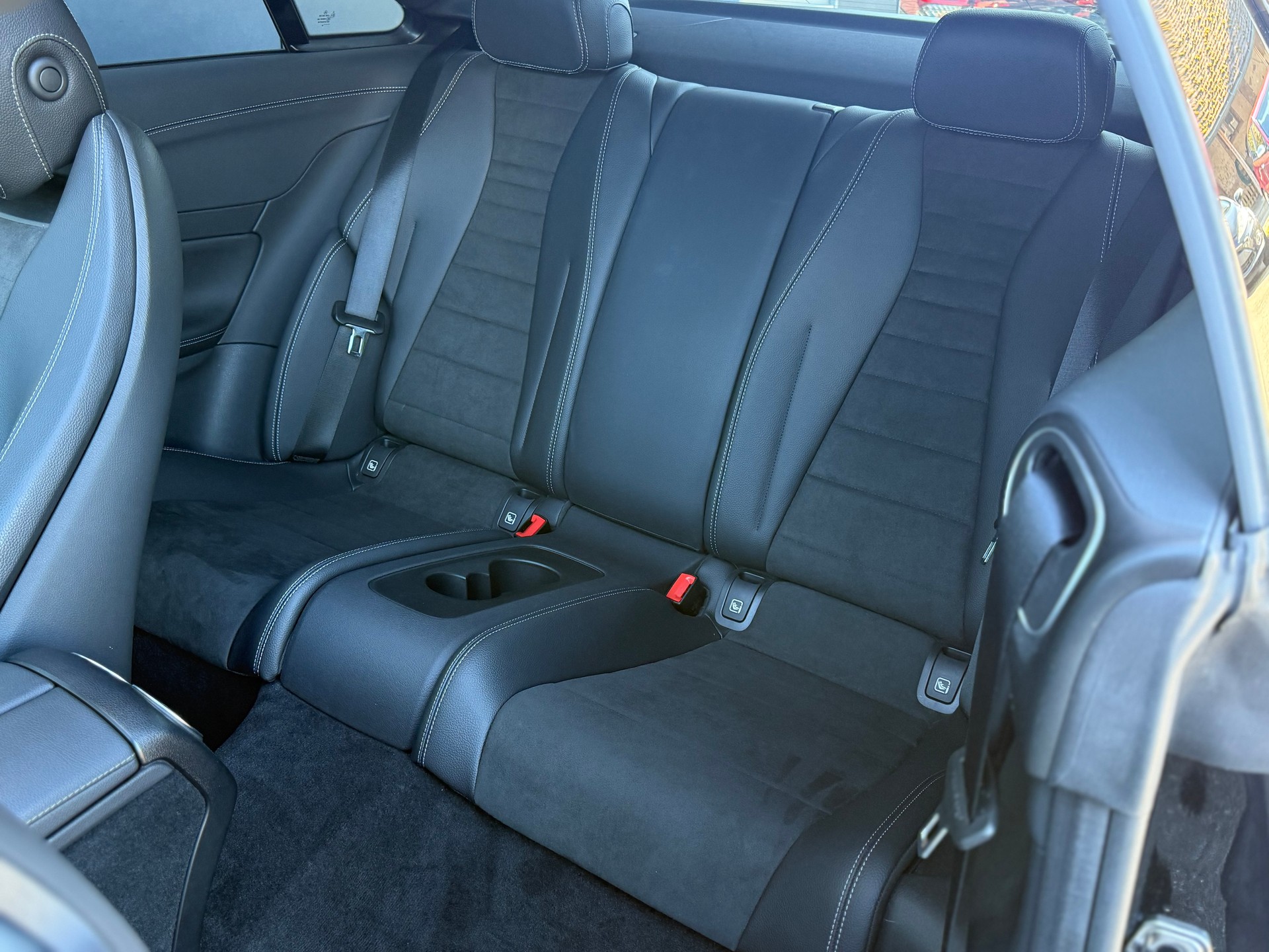 MERCEDES-BENZ E 200 Coupé AMG Line 9G-Tronic-image-22