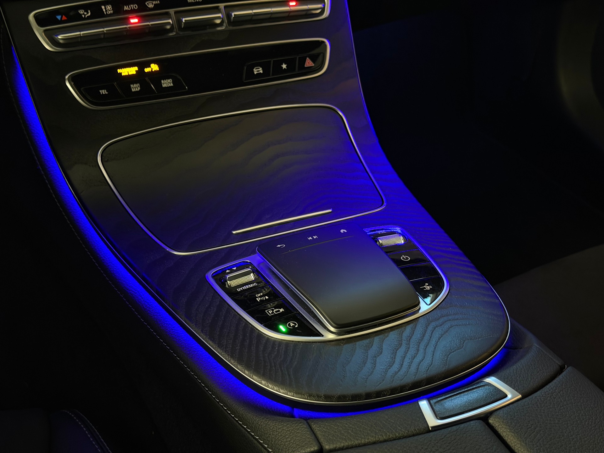 MERCEDES-BENZ E 200 Coupé AMG Line 9G-Tronic-image-14