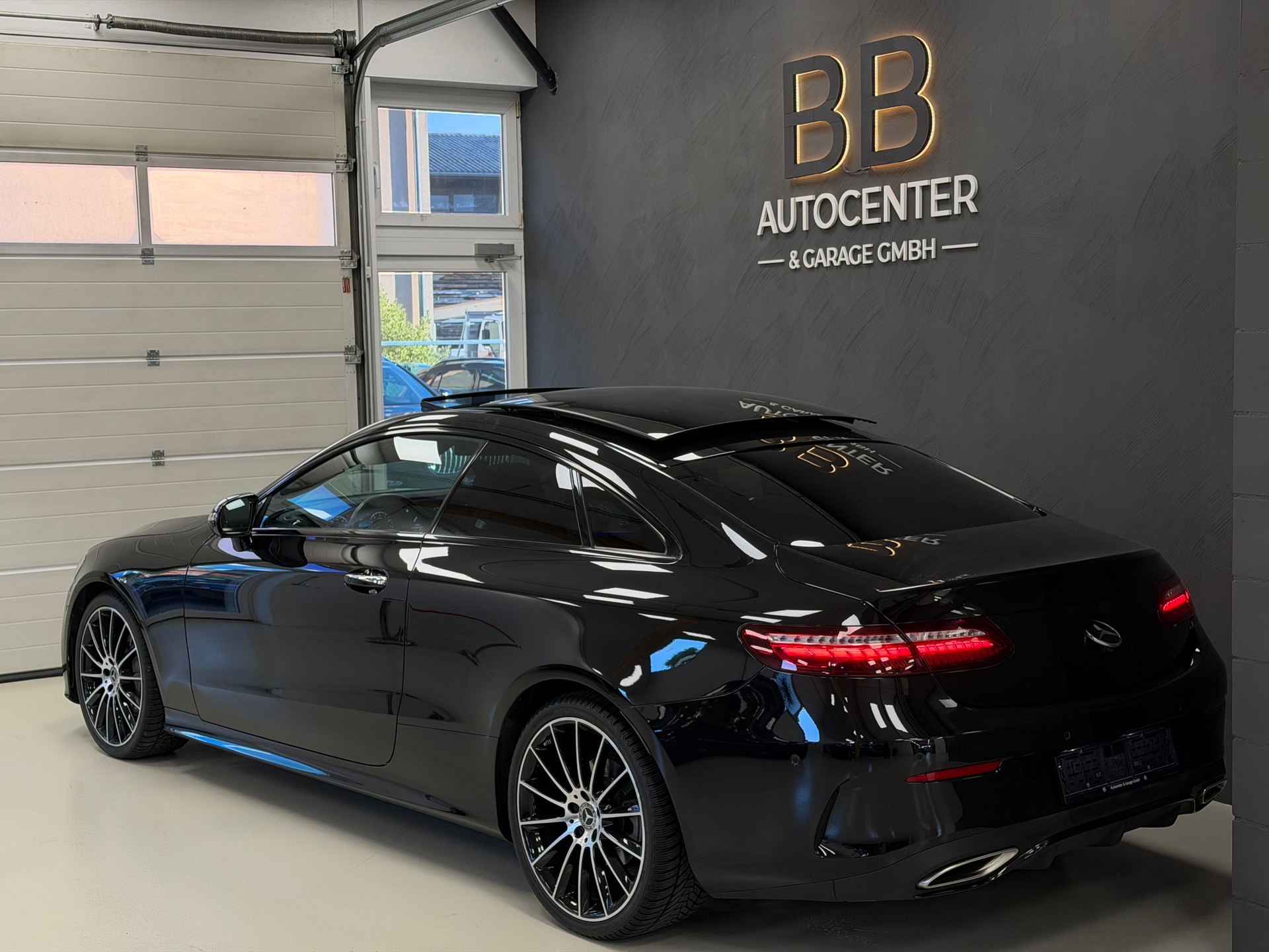 MERCEDES-BENZ E 200 Coupé AMG Line 9G-Tronic-image-4