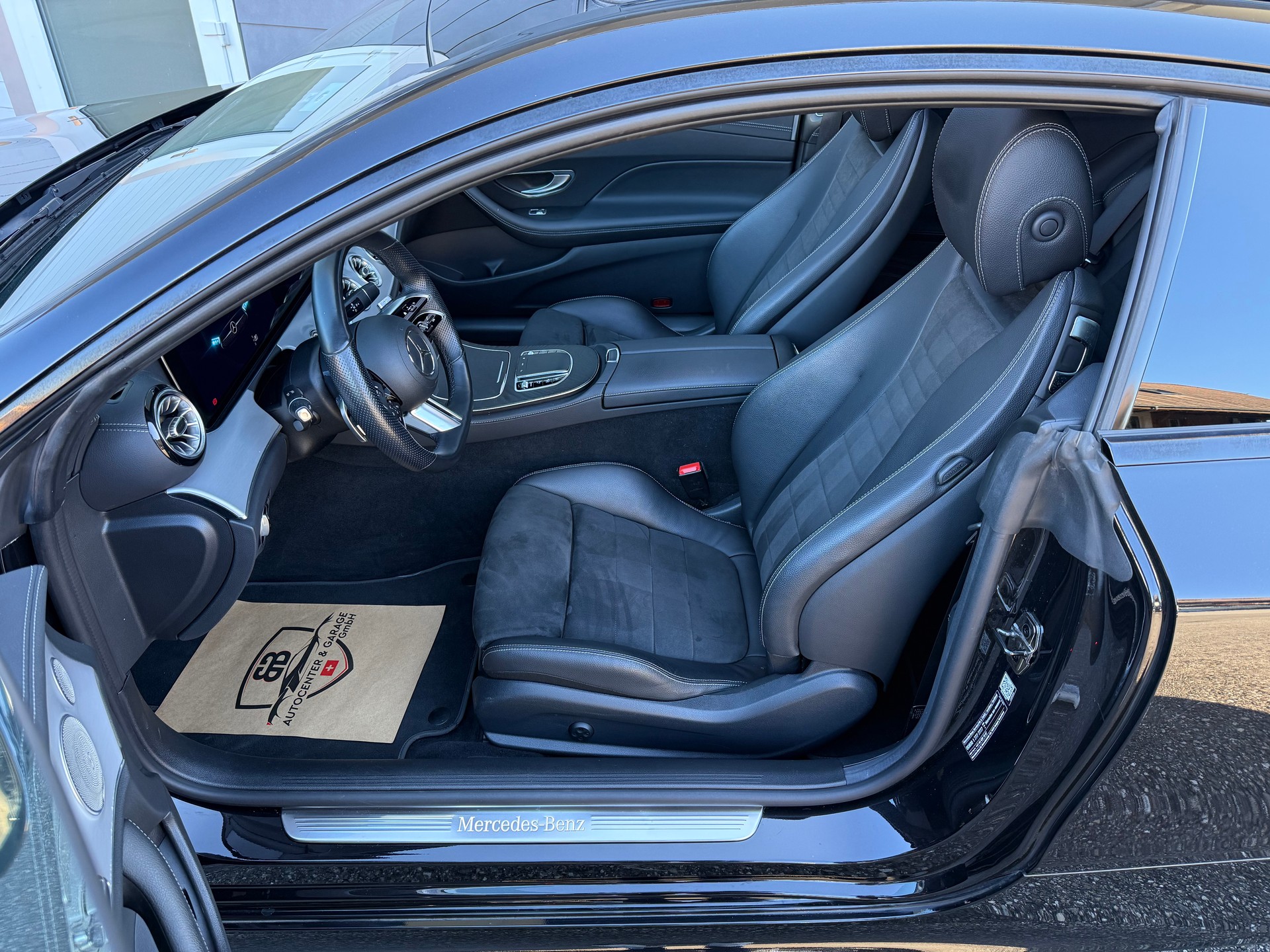 MERCEDES-BENZ E 200 Coupé AMG Line 9G-Tronic-image-10
