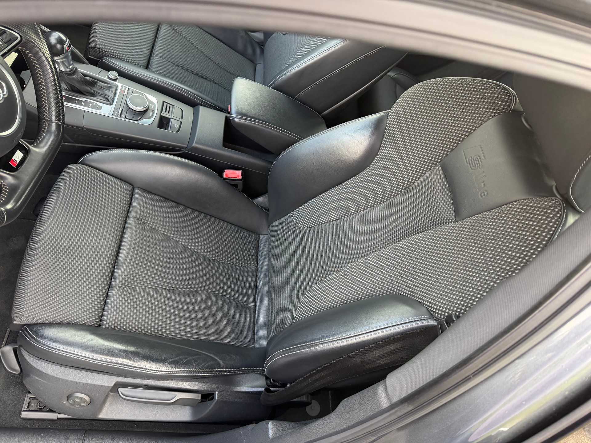 AUDI A3 1.4 TFSI Ambition S-tronic-image-6